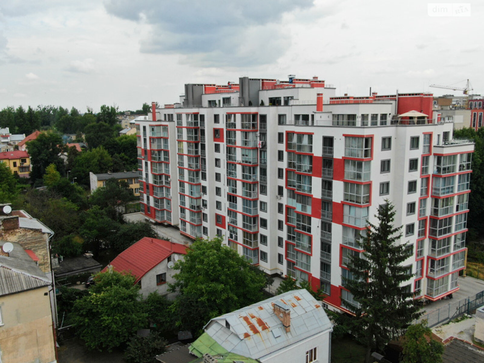 трехкомнатная квартира в Львове, район Клепаров, на ул. Яцкова Михаила 13 в аренду на долгий срок помесячно фото 1