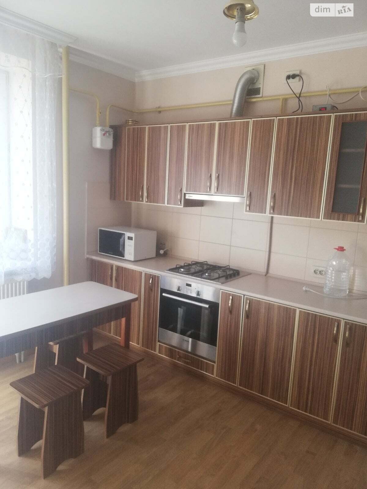 трехкомнатная квартира в Львове, район Кульпарков, на ул. Леонида Перфецкого 11А в аренду на долгий срок помесячно фото 1 трехкомнатная квартира в Львове, район Кульпарков, на ул. Леонида Перфецкого 11А в аренду на долгий срок помесячно фото 1