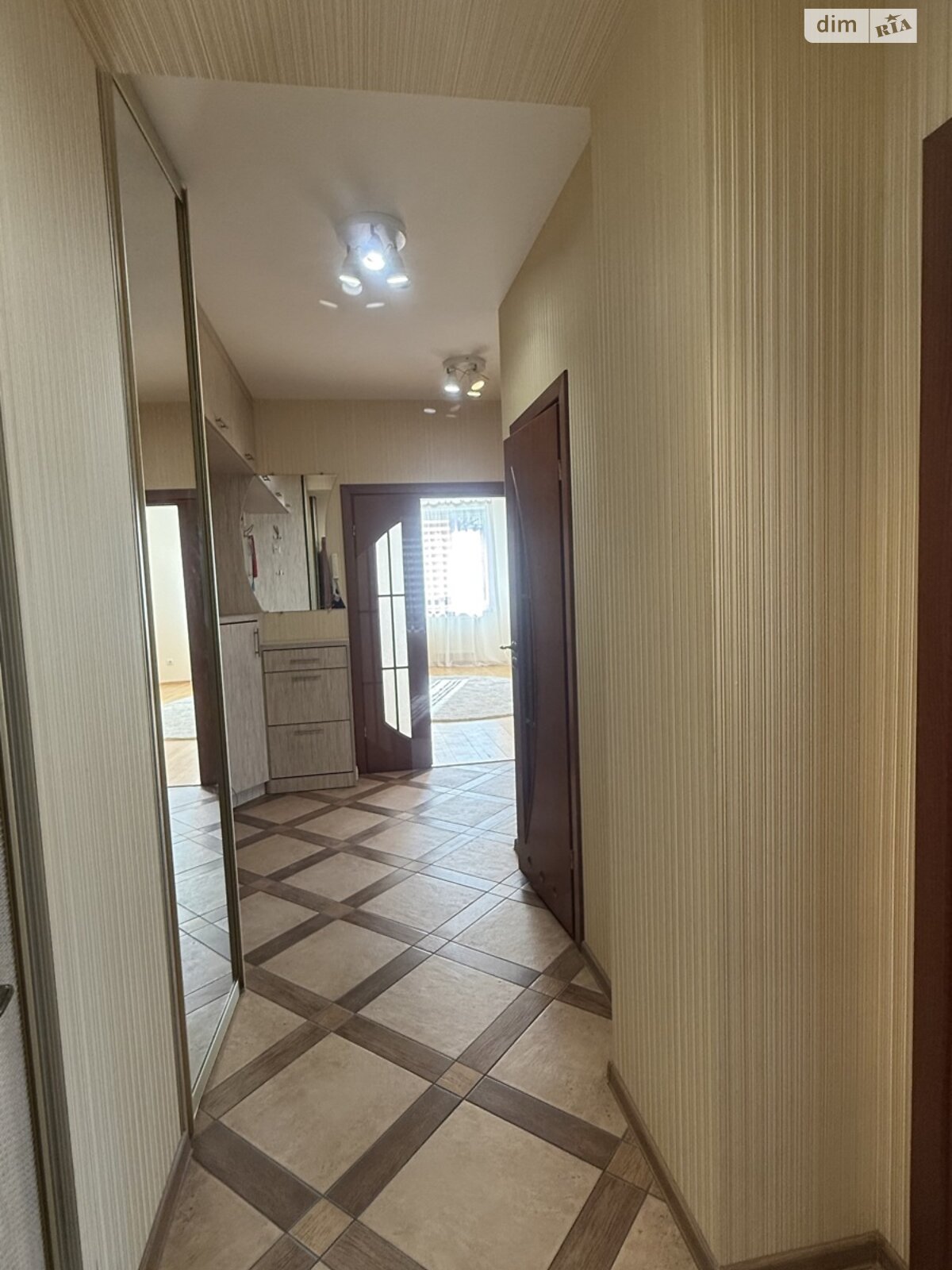 двухкомнатная квартира в Львове, район Кульпарков, на ул. Леонида Перфецкого в аренду на долгий срок помесячно фото 1 двухкомнатная квартира в Львове, район Кульпарков, на ул. Леонида Перфецкого в аренду на долгий срок помесячно фото 1