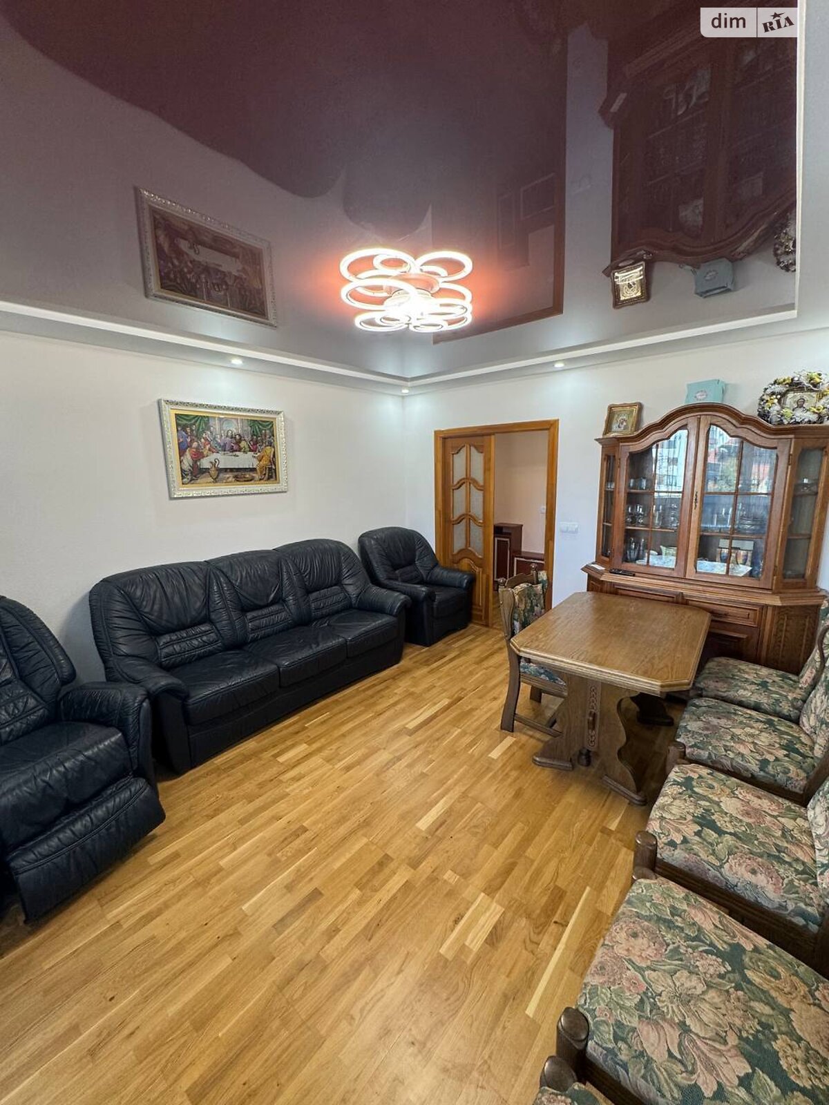 трехкомнатная квартира в Львове, район Левандовка, на ул. Сирко Ивана 2 в аренду на долгий срок помесячно фото 1 трехкомнатная квартира в Львове, район Левандовка, на ул. Сирко Ивана 2 в аренду на долгий срок помесячно фото 1