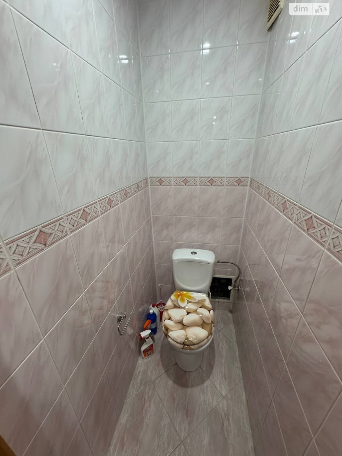 трехкомнатная квартира в Львове, район Левандовка, на ул. Сирко Ивана 2 в аренду на долгий срок помесячно фото 1 трехкомнатная квартира в Львове, район Левандовка, на ул. Сирко Ивана 2 в аренду на долгий срок помесячно фото 1