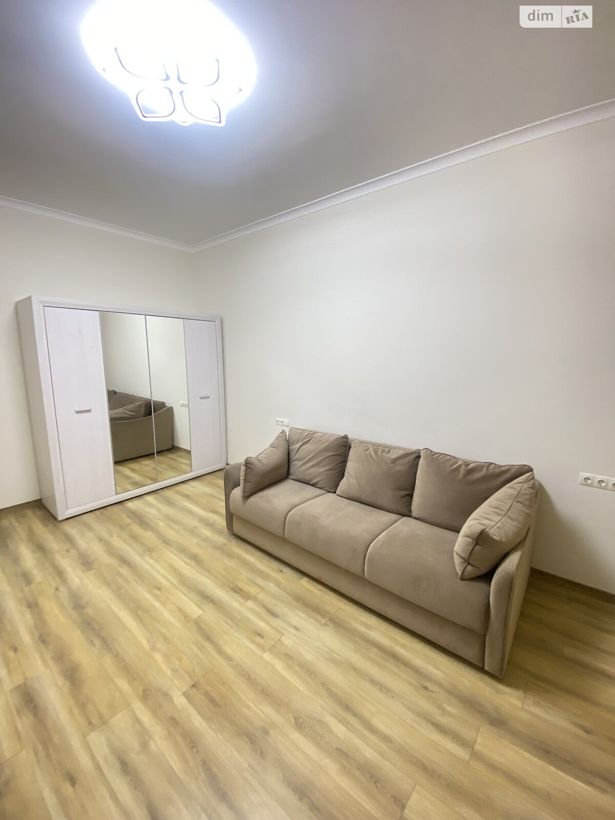 трехкомнатная квартира с мебелью в Львове, район Лычаков, на ул. Мечникова в аренду на долгий срок помесячно фото 1 трехкомнатная квартира с мебелью в Львове, район Лычаков, на ул. Мечникова в аренду на долгий срок помесячно фото 1