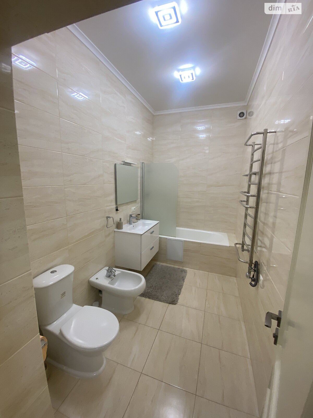 трехкомнатная квартира с мебелью в Львове, район Лычаков, на ул. Мечникова в аренду на долгий срок помесячно фото 1 трехкомнатная квартира с мебелью в Львове, район Лычаков, на ул. Мечникова в аренду на долгий срок помесячно фото 1