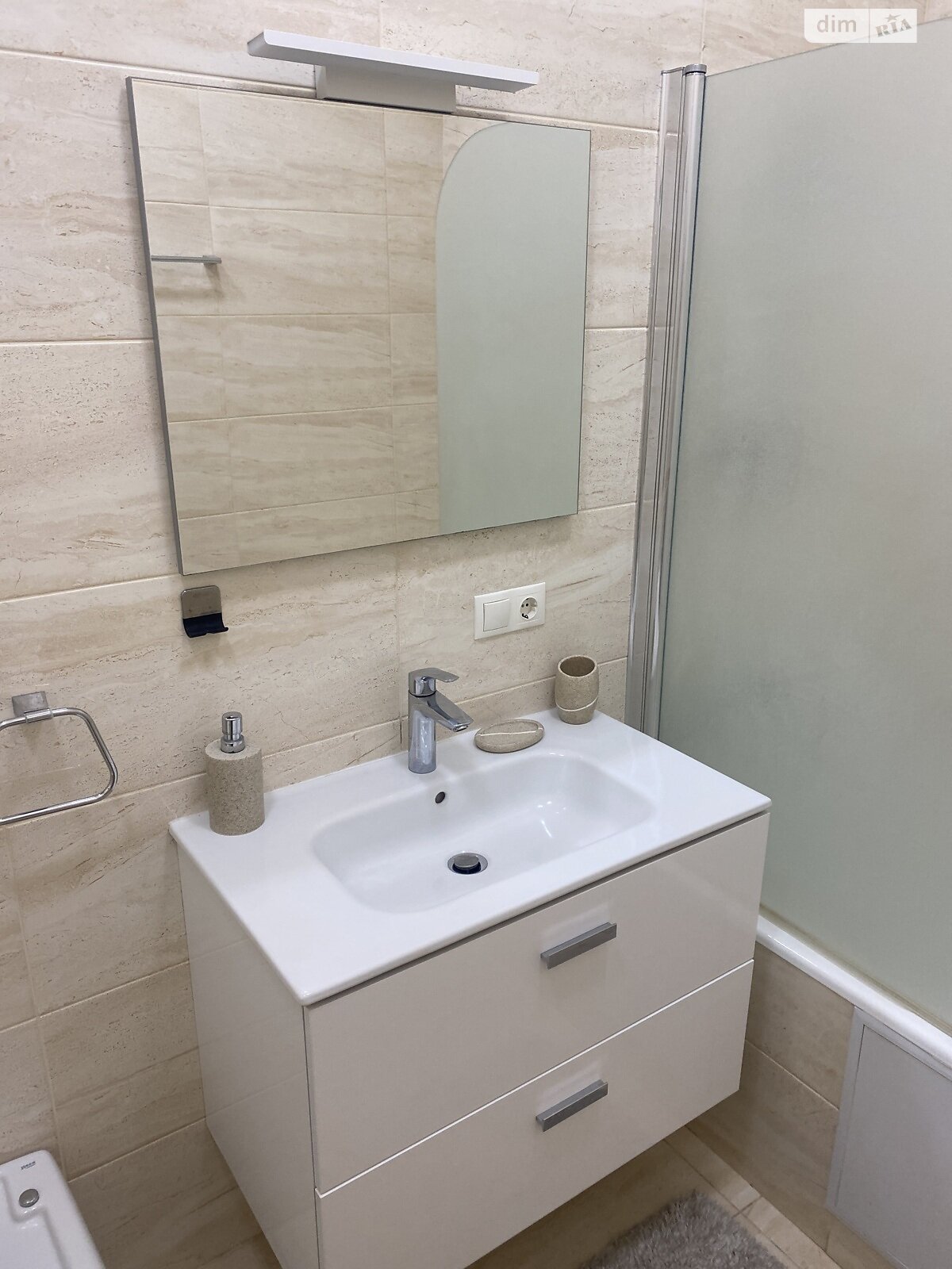 трехкомнатная квартира с мебелью в Львове, район Лычаков, на ул. Мечникова в аренду на долгий срок помесячно фото 1 трехкомнатная квартира с мебелью в Львове, район Лычаков, на ул. Мечникова в аренду на долгий срок помесячно фото 1