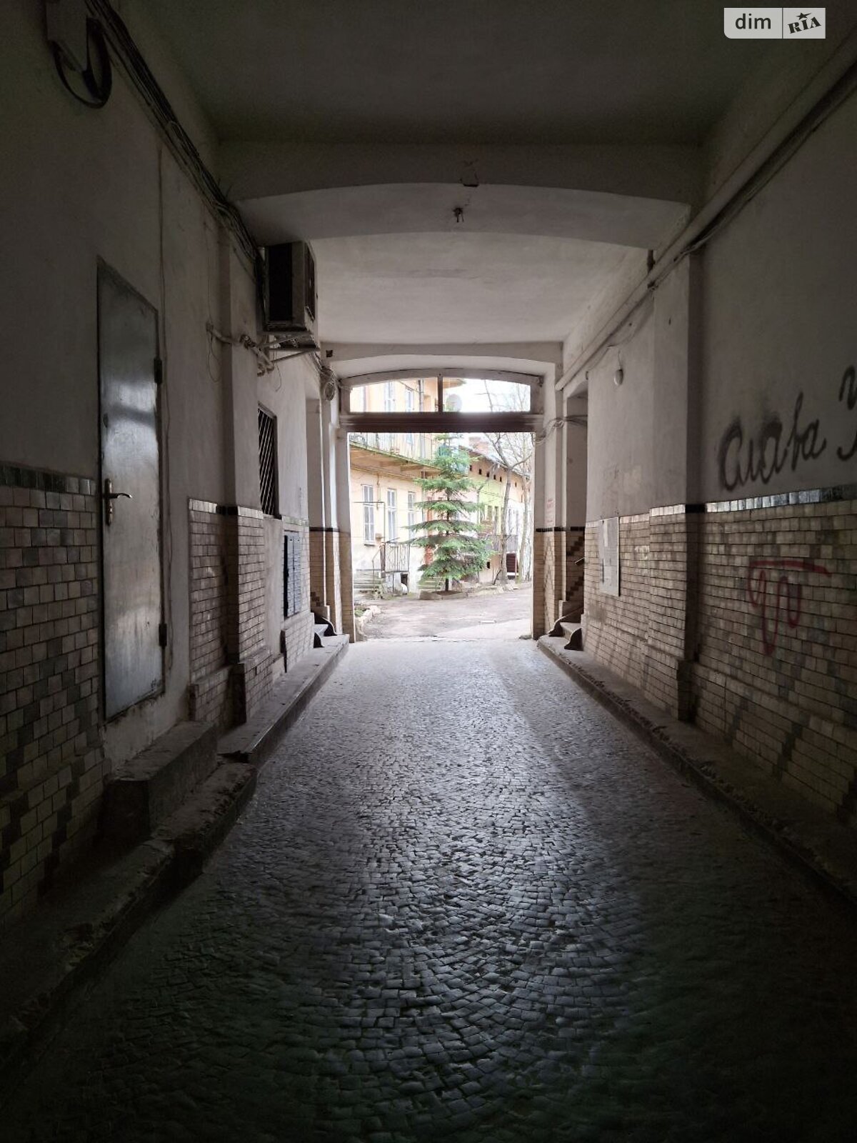 трехкомнатная квартира в Львове, район Лычаков, на ул. Пекарская в аренду на долгий срок помесячно фото 1 трехкомнатная квартира в Львове, район Лычаков, на ул. Пекарская в аренду на долгий срок помесячно фото 1