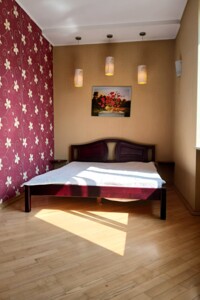 трикімнатна квартира в Львові, район Личаків, на вул. Руставелі Шота 1 в довготривалу оренду помісячно фото 2