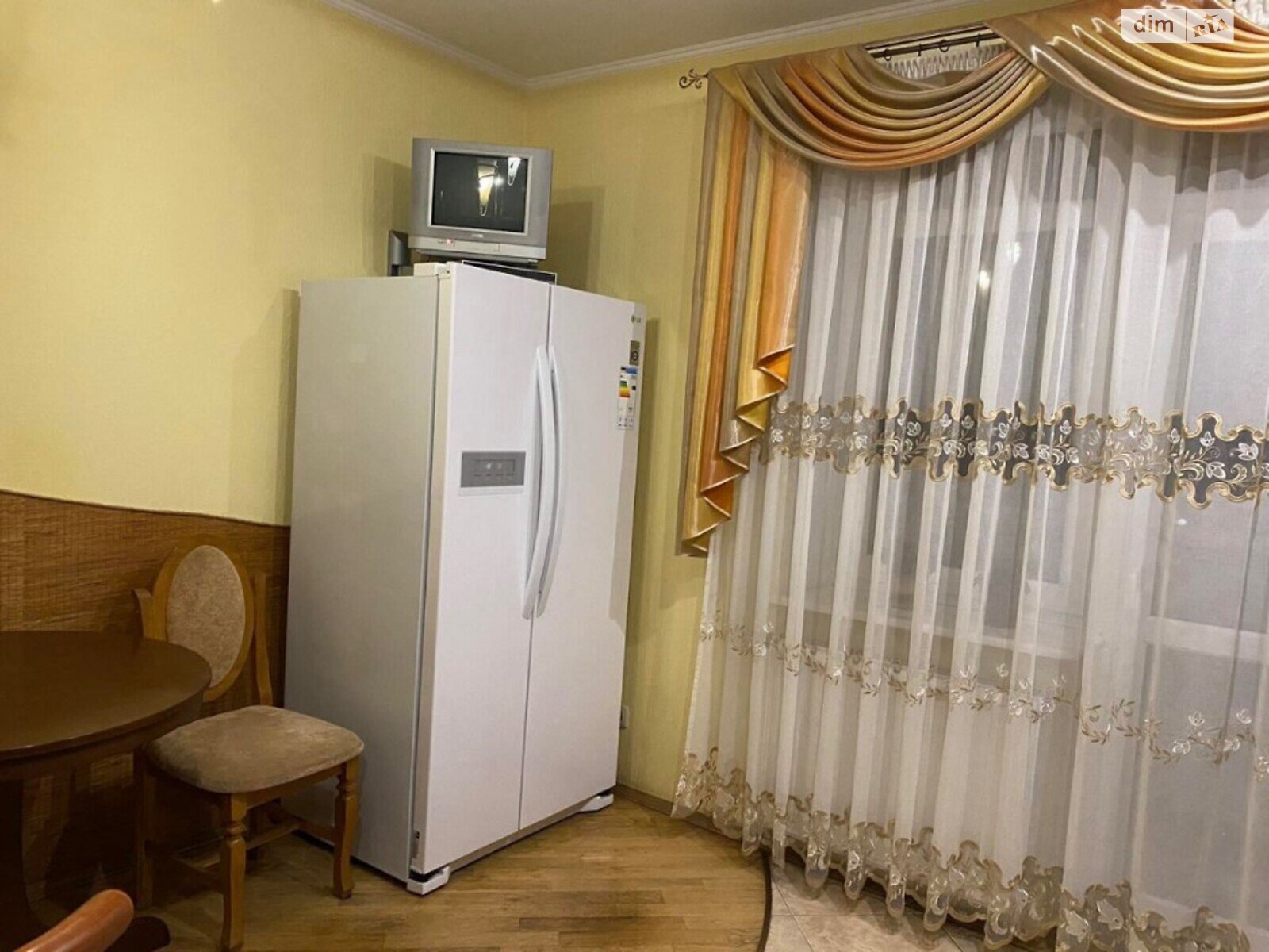трехкомнатная квартира с мебелью в Львове, район Лычаковский, на ул. Глинянский Тракт в аренду на долгий срок помесячно фото 1