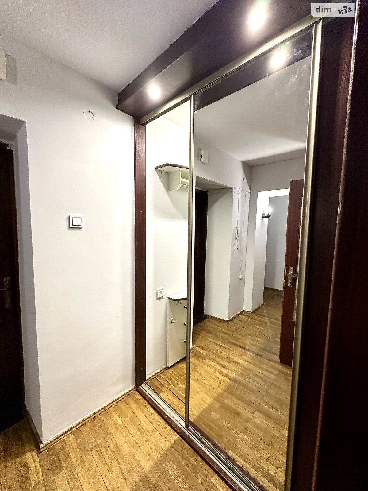 трехкомнатная квартира в Львове, район Лычаковский, на ул. Китайская 10 в аренду на долгий срок помесячно фото 1 трехкомнатная квартира в Львове, район Лычаковский, на ул. Китайская 10 в аренду на долгий срок помесячно фото 1