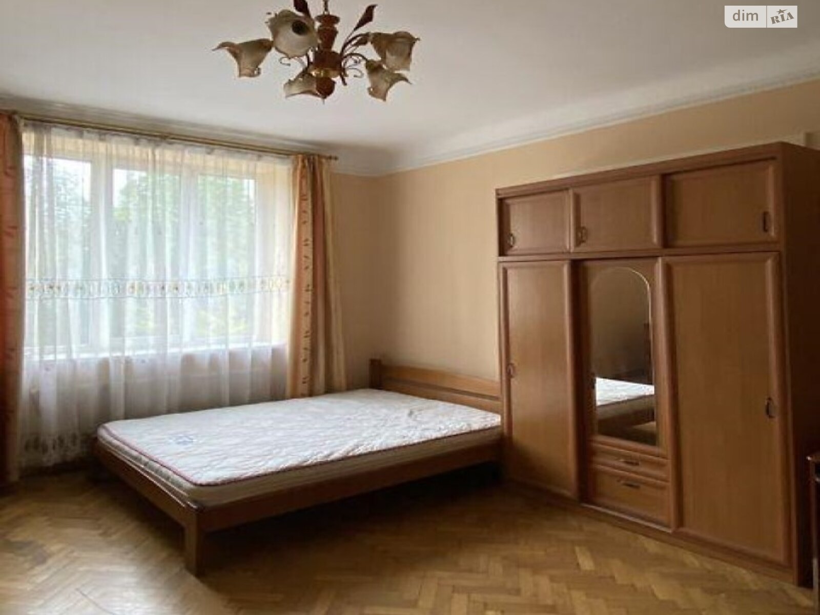 трехкомнатная квартира в Львове, район Лычаковский, на ул. Лычаковская в аренду на долгий срок помесячно фото 1