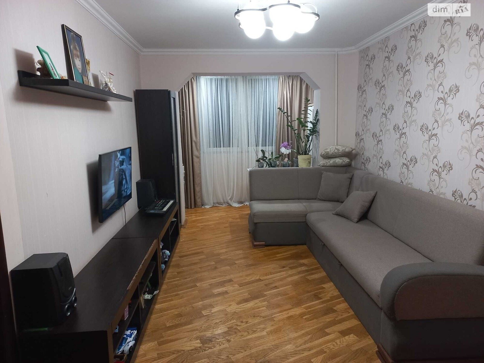 трехкомнатная квартира в Львове, район Лычаковский, на ул. Шафарика в аренду на долгий срок помесячно фото 1