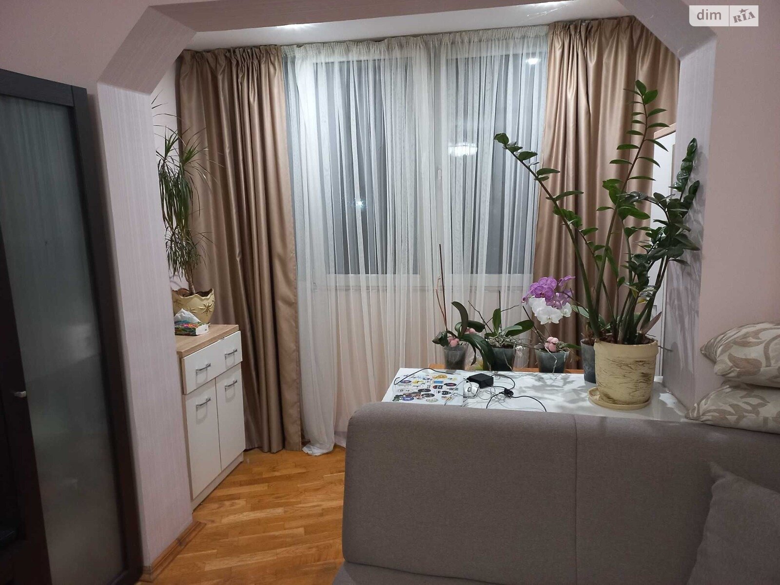 трехкомнатная квартира в Львове, район Лычаковский, на ул. Шафарика в аренду на долгий срок помесячно фото 1