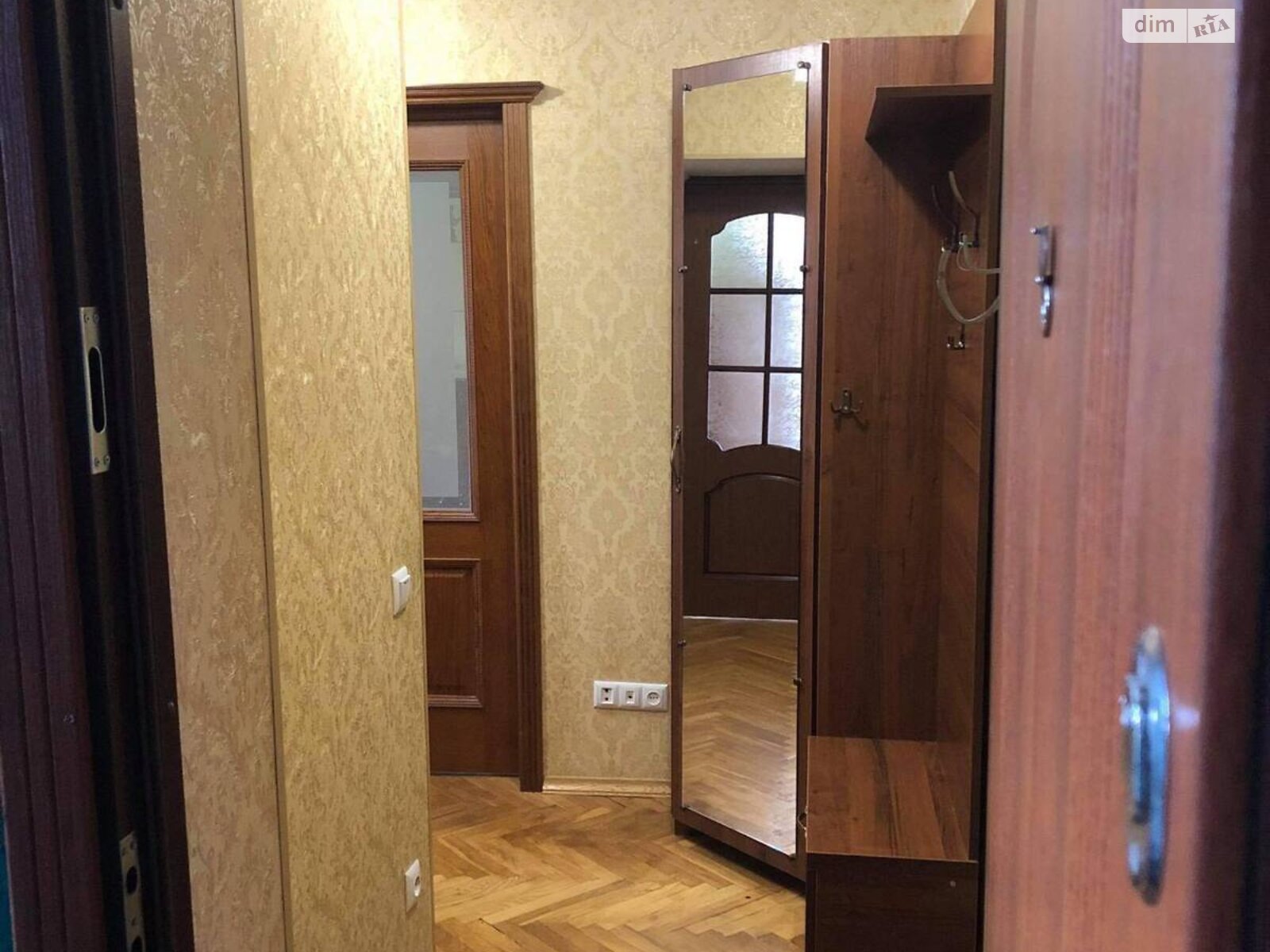 трехкомнатная квартира в Львове, район Майоровка, на ул. Пасечная в аренду на долгий срок помесячно фото 1 трехкомнатная квартира в Львове, район Майоровка, на ул. Пасечная в аренду на долгий срок помесячно фото 1