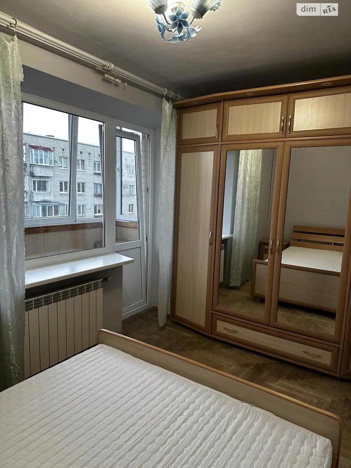 трехкомнатная квартира в Львове, на ул. Мундяк 8 в аренду на долгий срок помесячно фото 1