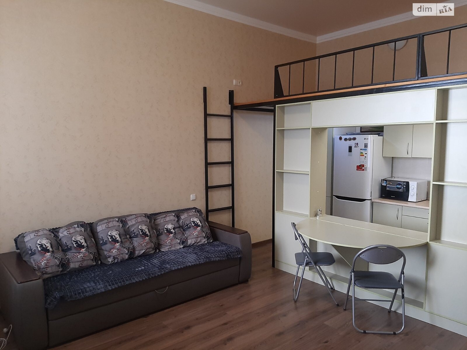 трикімнатна квартира з меблями в Львові, на вул. Наукова 10 в довготривалу оренду помісячно фото 1 трикімнатна квартира з меблями в Львові, на вул. Наукова 10 в довготривалу оренду помісячно фото 1