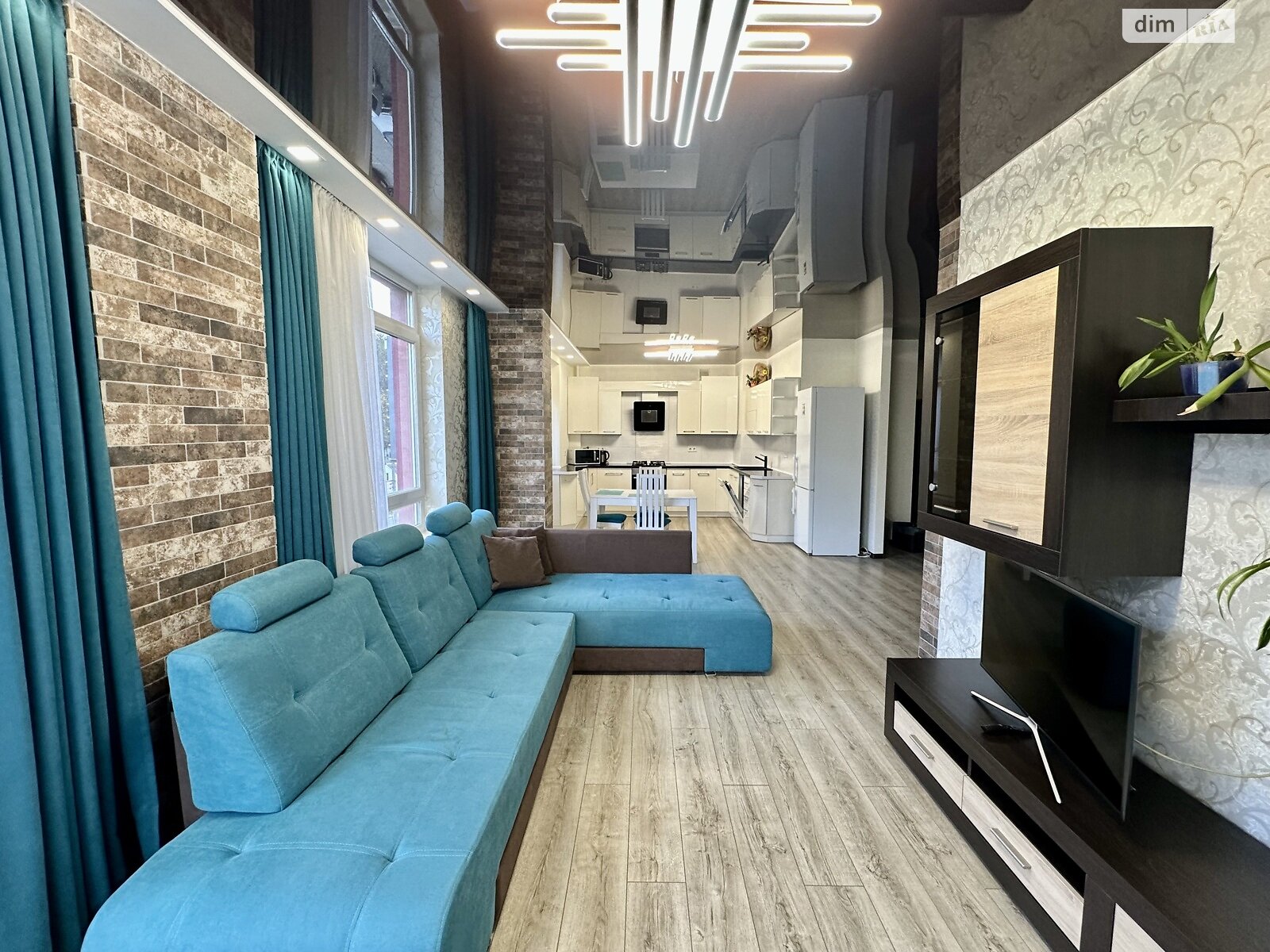 трехкомнатная квартира в Львове, район Новый Львов, на ул. Стуса Василия 22А в аренду на долгий срок помесячно фото 1