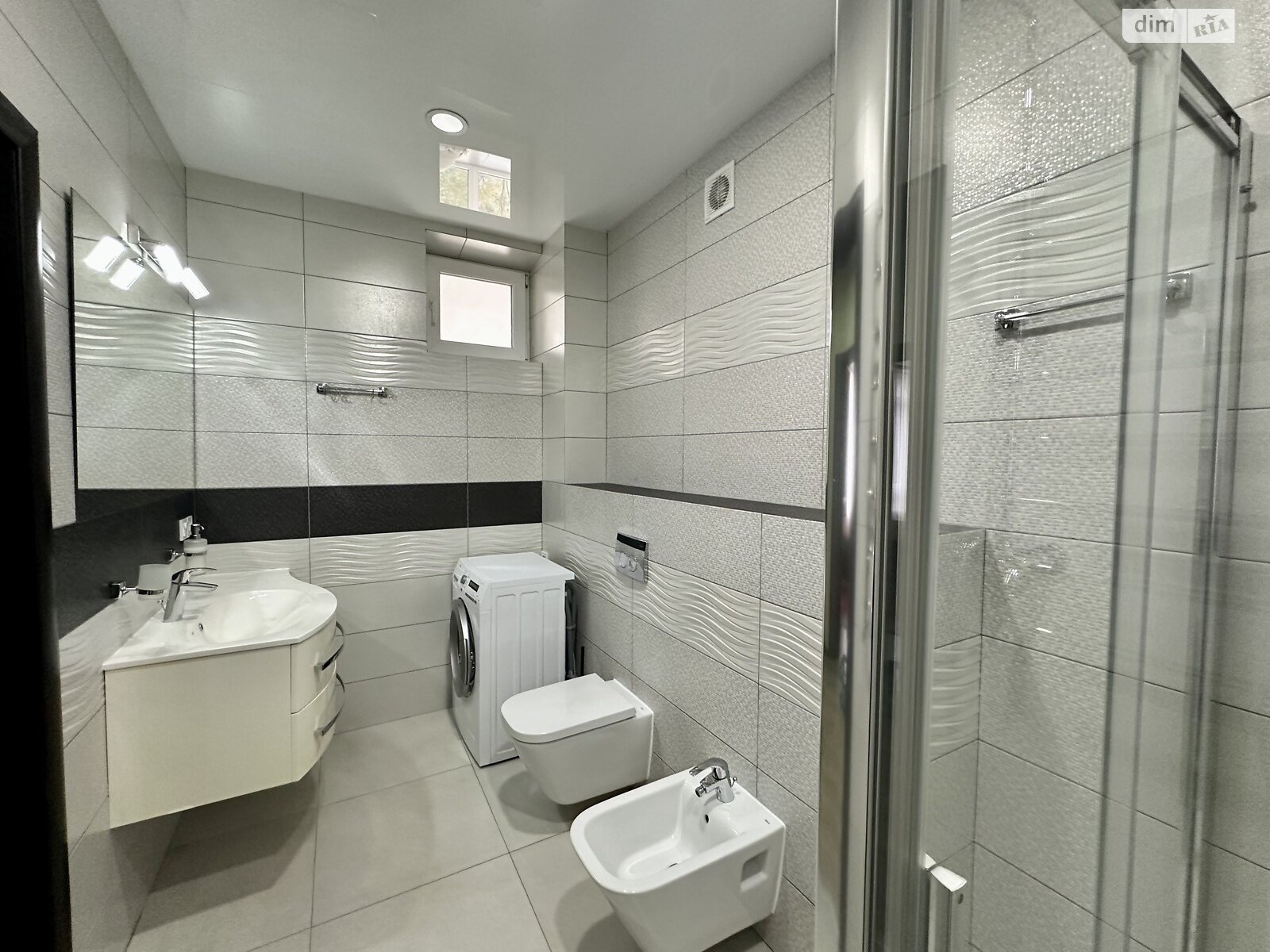 трехкомнатная квартира в Львове, район Новый Львов, на ул. Стуса Василия 22А в аренду на долгий срок помесячно фото 1