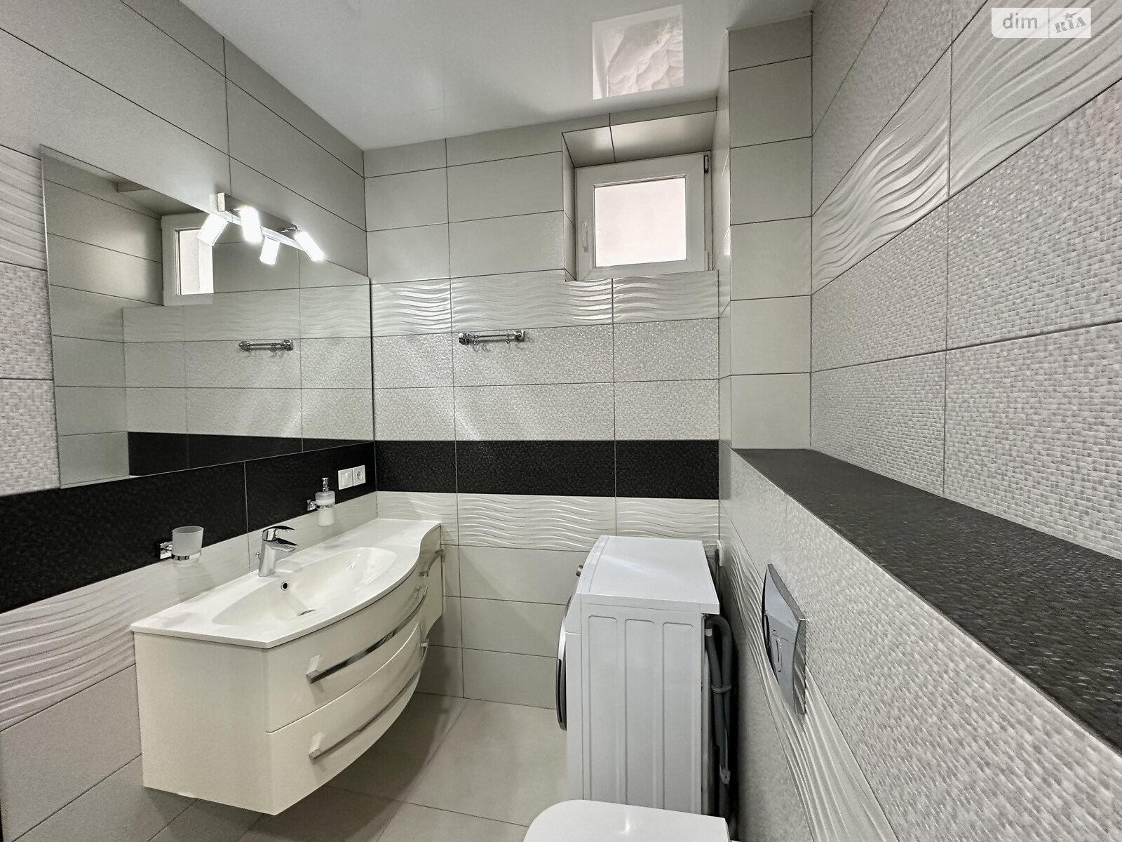 трехкомнатная квартира в Львове, район Новый Львов, на ул. Стуса Василия 22А в аренду на долгий срок помесячно фото 1