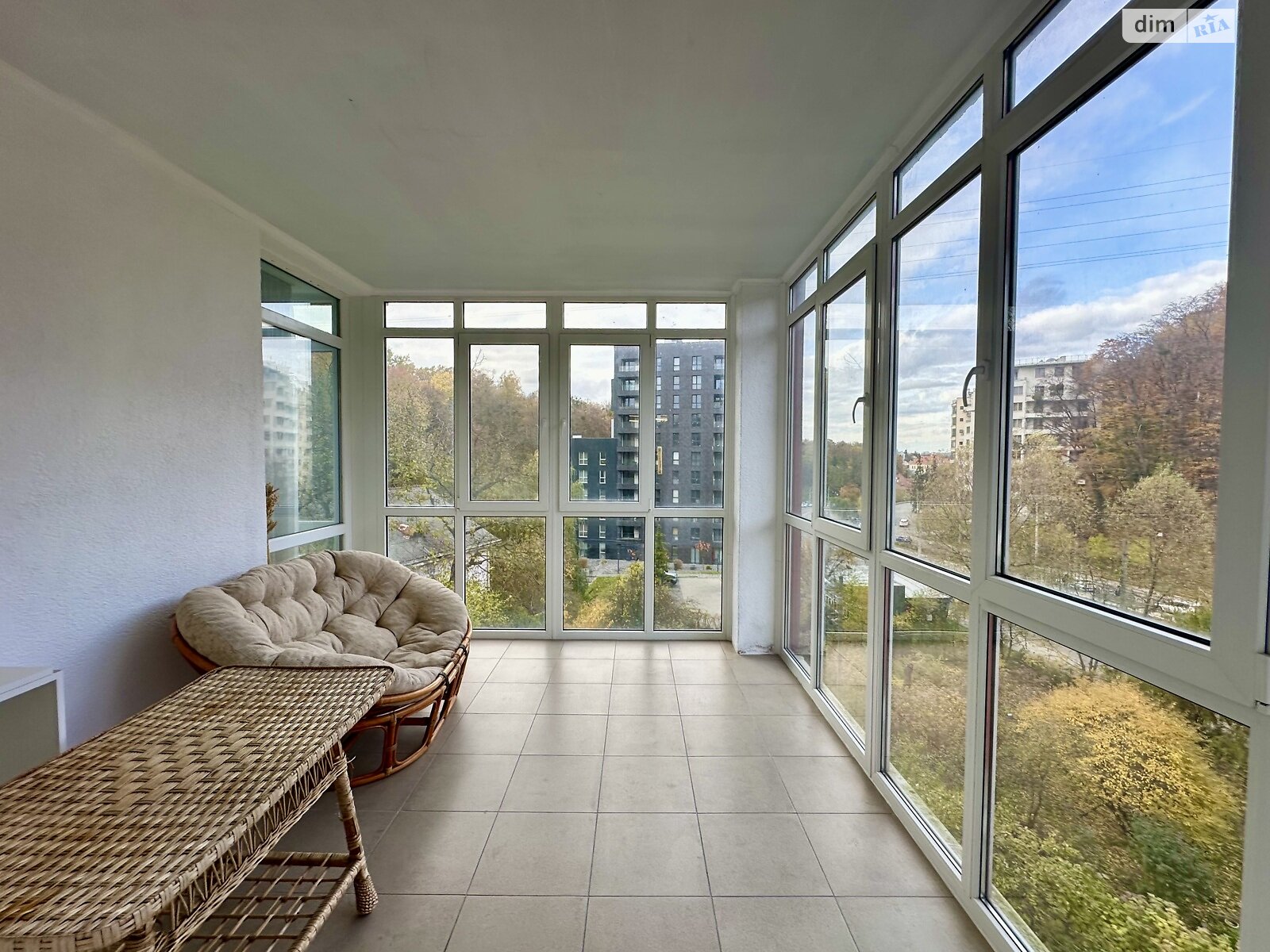 трехкомнатная квартира в Львове, район Новый Львов, на ул. Стуса Василия 22А в аренду на долгий срок помесячно фото 1