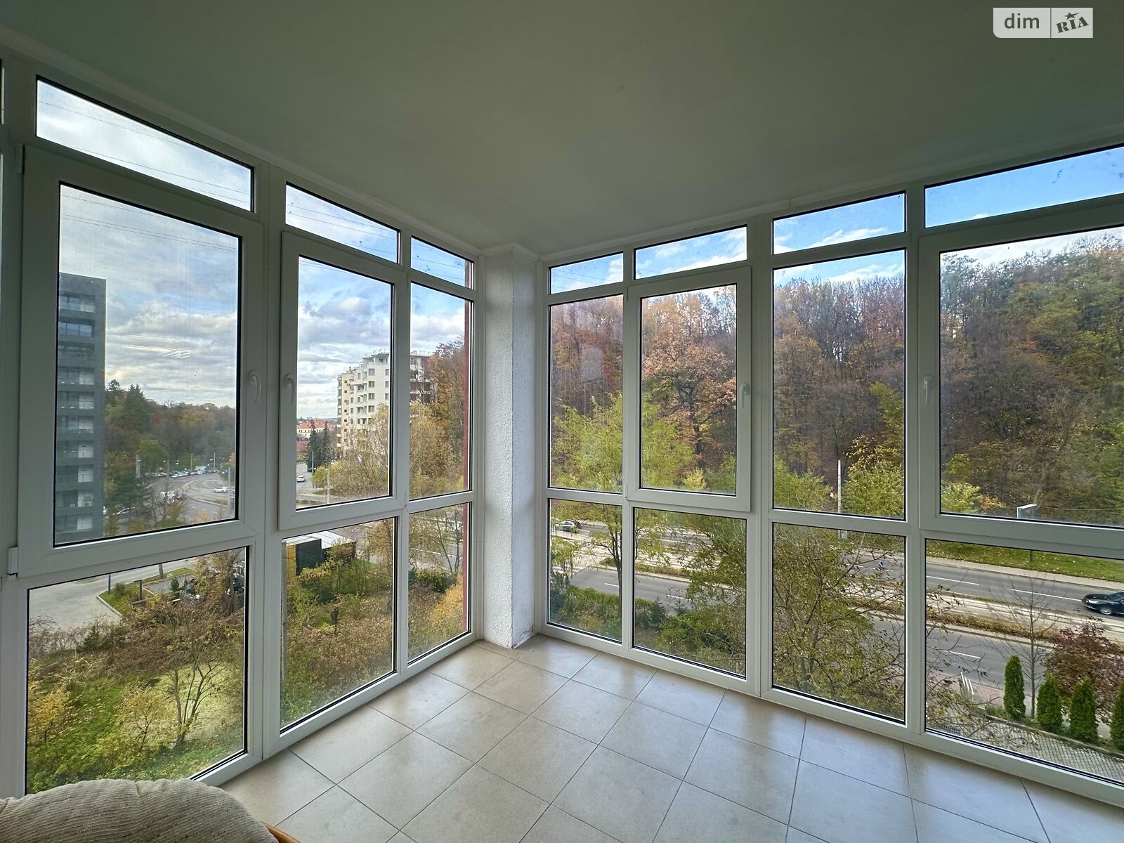 трехкомнатная квартира в Львове, район Новый Львов, на ул. Стуса Василия 22А в аренду на долгий срок помесячно фото 1