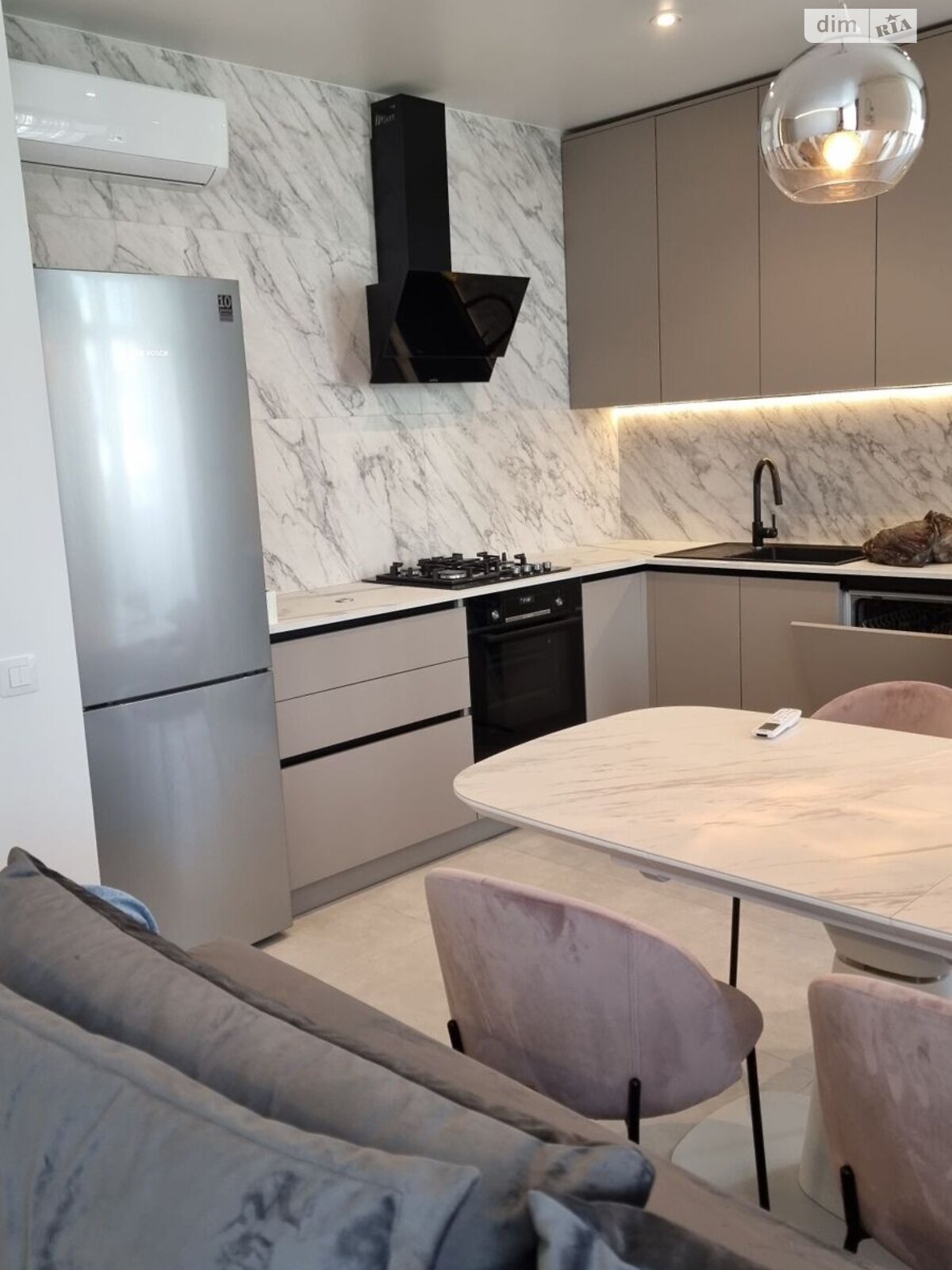 однокімнатна квартира в Львові, район Новий Львів, на вул. Угорська 12 в довготривалу оренду помісячно фото 1 однокімнатна квартира в Львові, район Новий Львів, на вул. Угорська 12 в довготривалу оренду помісячно фото 1