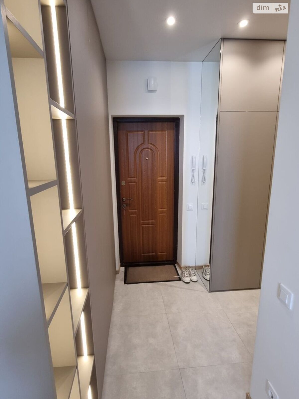 однокімнатна квартира в Львові, район Новий Львів, на вул. Угорська 12 в довготривалу оренду помісячно фото 1 однокімнатна квартира в Львові, район Новий Львів, на вул. Угорська 12 в довготривалу оренду помісячно фото 1