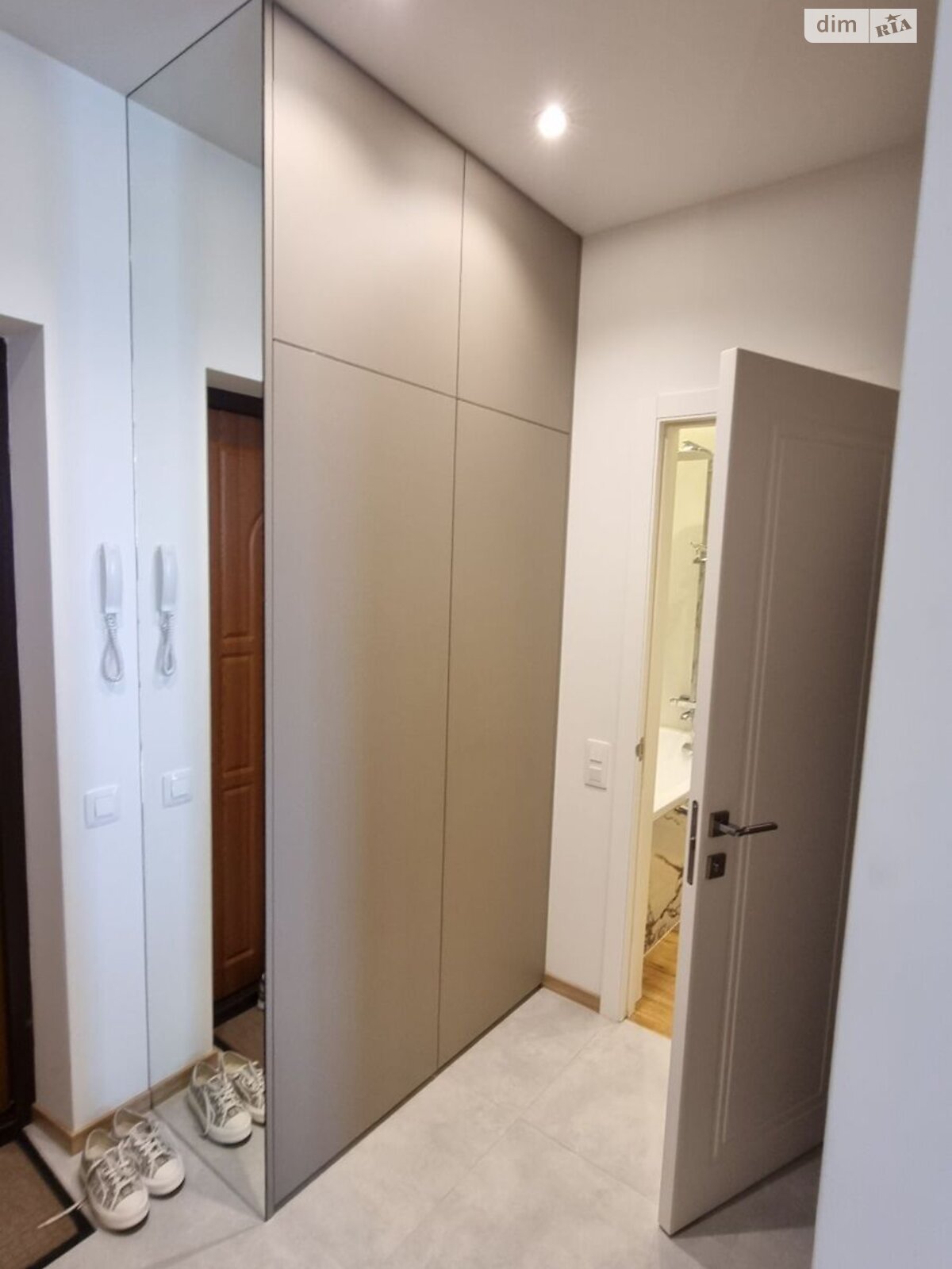 однокімнатна квартира в Львові, район Новий Львів, на вул. Угорська 12 в довготривалу оренду помісячно фото 1 однокімнатна квартира в Львові, район Новий Львів, на вул. Угорська 12 в довготривалу оренду помісячно фото 1