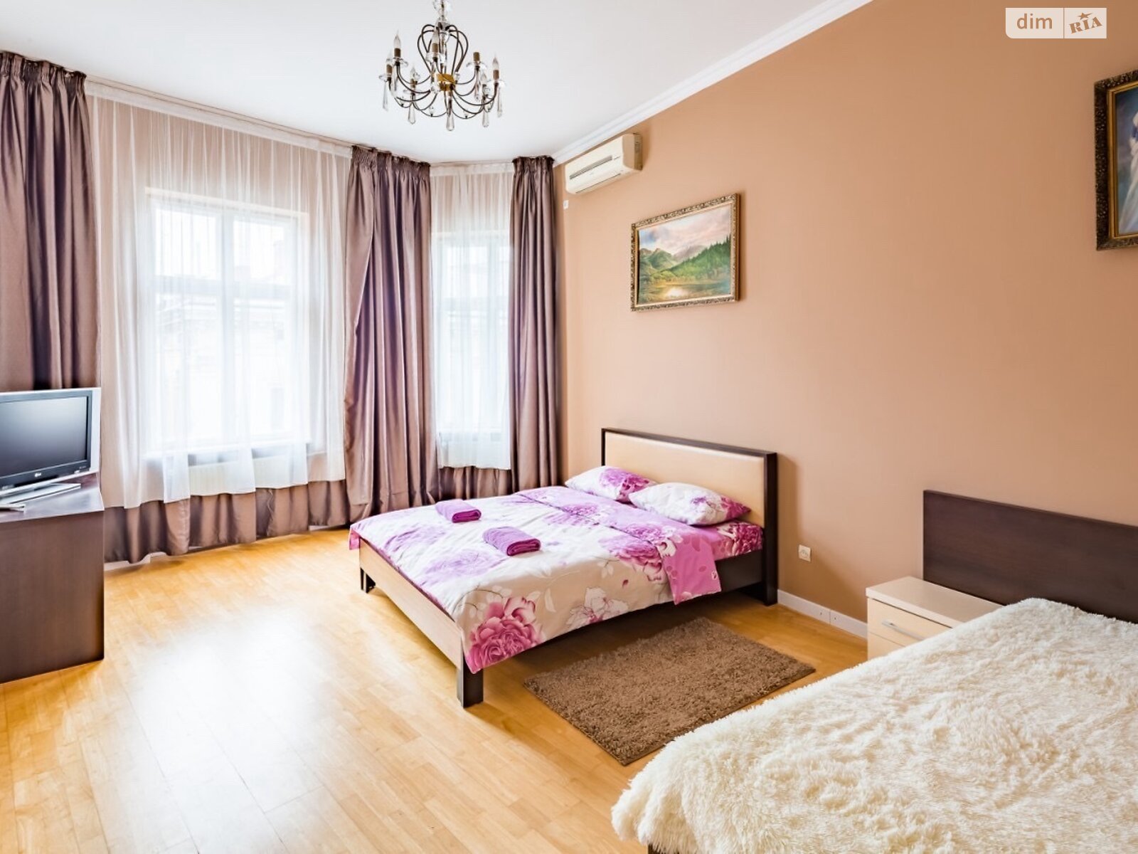 четырехкомнатная квартира в Львове, район Площадь Рынок, на ул. Гавришквича 2 в аренду на долгий срок помесячно фото 1 четырехкомнатная квартира в Львове, район Площадь Рынок, на ул. Гавришквича 2 в аренду на долгий срок помесячно фото 1