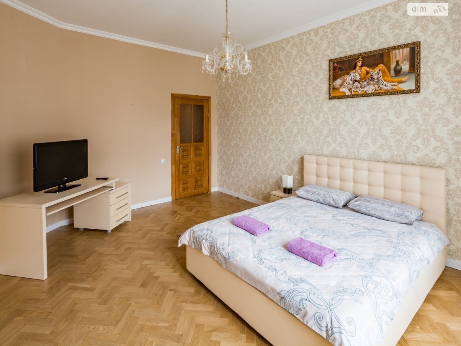 четырехкомнатная квартира в Львове, район Площадь Рынок, на ул. Гавришквича 2 в аренду на долгий срок помесячно фото 1 четырехкомнатная квартира в Львове, район Площадь Рынок, на ул. Гавришквича 2 в аренду на долгий срок помесячно фото 1