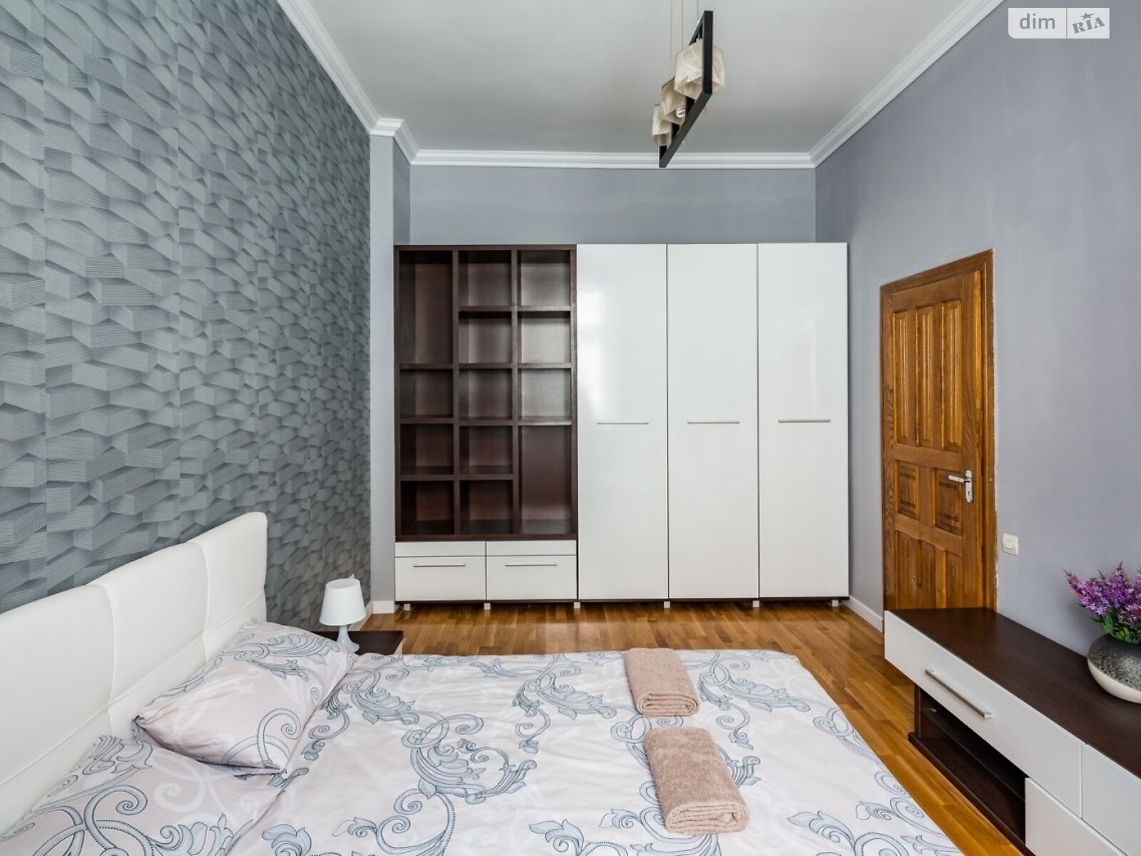 четырехкомнатная квартира в Львове, район Площадь Рынок, на ул. Гавришквича 2 в аренду на долгий срок помесячно фото 1 четырехкомнатная квартира в Львове, район Площадь Рынок, на ул. Гавришквича 2 в аренду на долгий срок помесячно фото 1