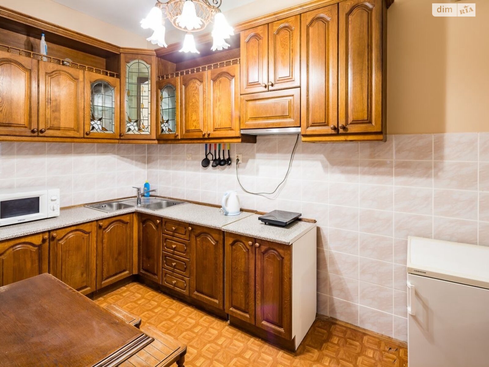 четырехкомнатная квартира в Львове, район Площадь Рынок, на ул. Гавришквича 2 в аренду на долгий срок помесячно фото 1 четырехкомнатная квартира в Львове, район Площадь Рынок, на ул. Гавришквича 2 в аренду на долгий срок помесячно фото 1