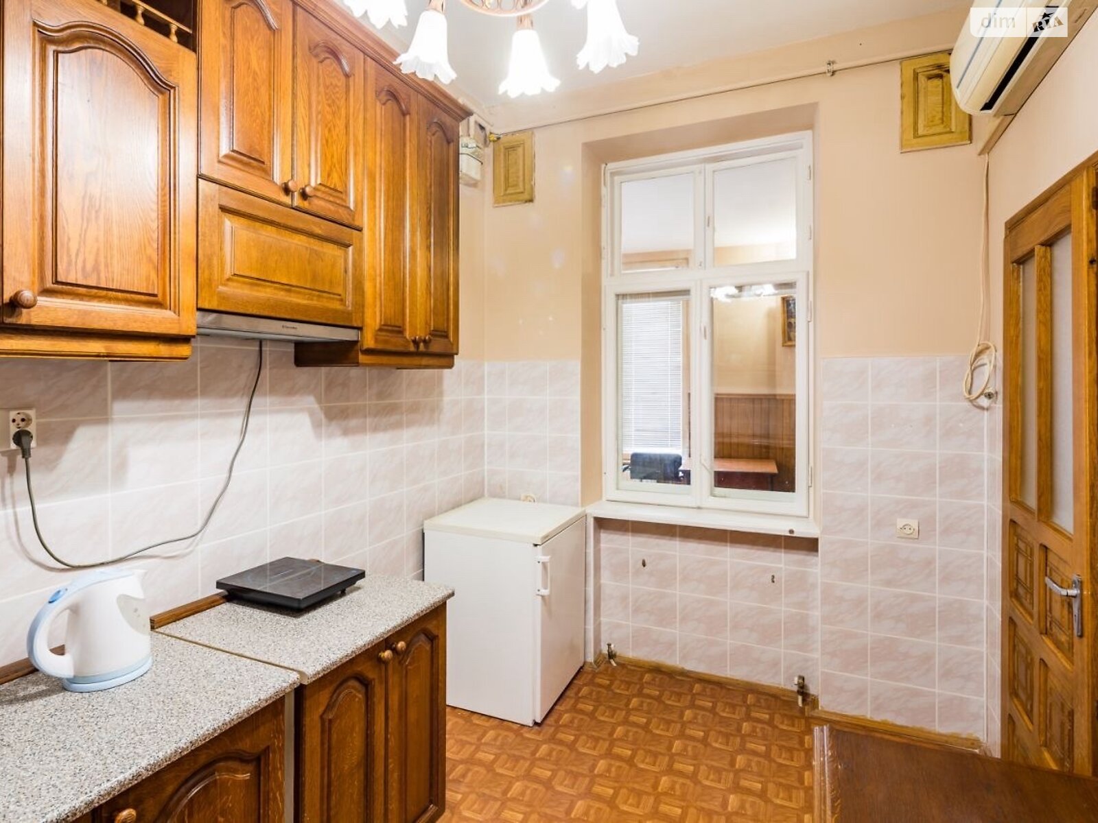 четырехкомнатная квартира в Львове, район Площадь Рынок, на ул. Гавришквича 2 в аренду на долгий срок помесячно фото 1 четырехкомнатная квартира в Львове, район Площадь Рынок, на ул. Гавришквича 2 в аренду на долгий срок помесячно фото 1