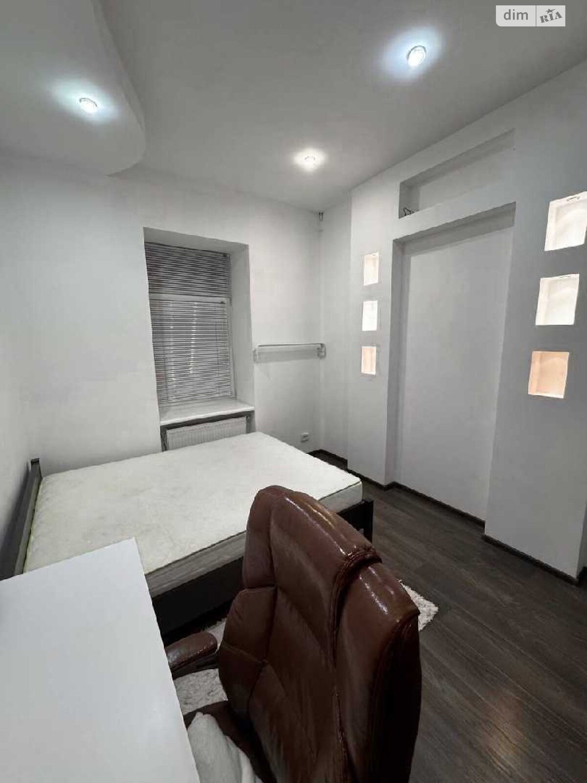 однокомнатная квартира в Львове, район Площадь Рынок, на пл. Рынок 38 в аренду на долгий срок помесячно фото 1 однокомнатная квартира в Львове, район Площадь Рынок, на пл. Рынок 38 в аренду на долгий срок помесячно фото 1