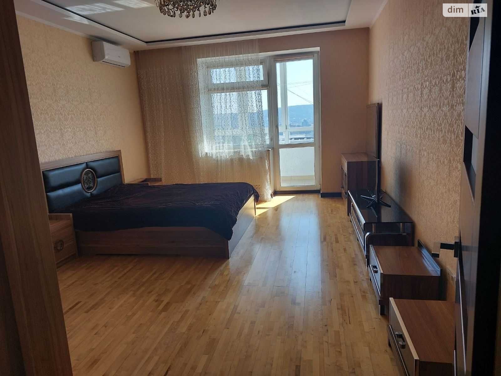 трехкомнатная квартира в Львове, на ул. Плуговая в аренду на долгий срок помесячно фото 1 трехкомнатная квартира в Львове, на ул. Плуговая в аренду на долгий срок помесячно фото 1