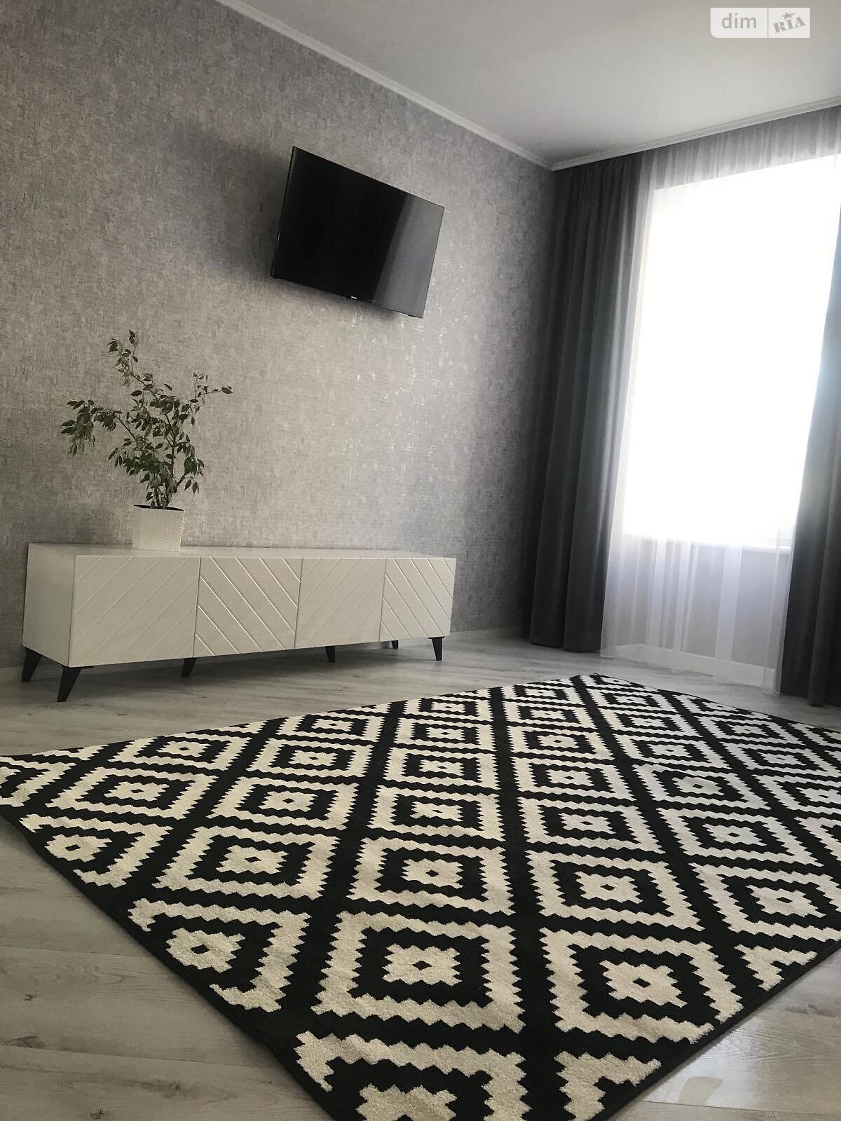 однокімнатна квартира в Львові, район Підзамче, на вул. Гайдамацька 18, кв. 4 в довготривалу оренду помісячно фото 1 однокімнатна квартира в Львові, район Підзамче, на вул. Гайдамацька 18, кв. 4 в довготривалу оренду помісячно фото 1