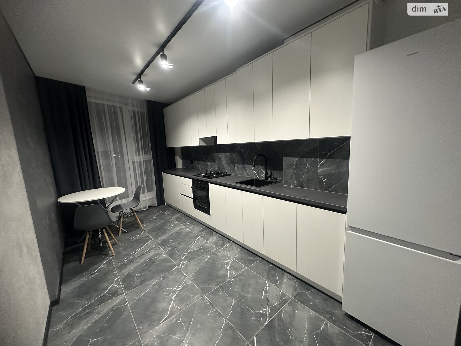 однокомнатная квартира в Львове, район Привокзальная, на ул. Железнодорожная 9А в аренду на долгий срок помесячно фото 1 однокомнатная квартира в Львове, район Привокзальная, на ул. Железнодорожная 9А в аренду на долгий срок помесячно фото 1