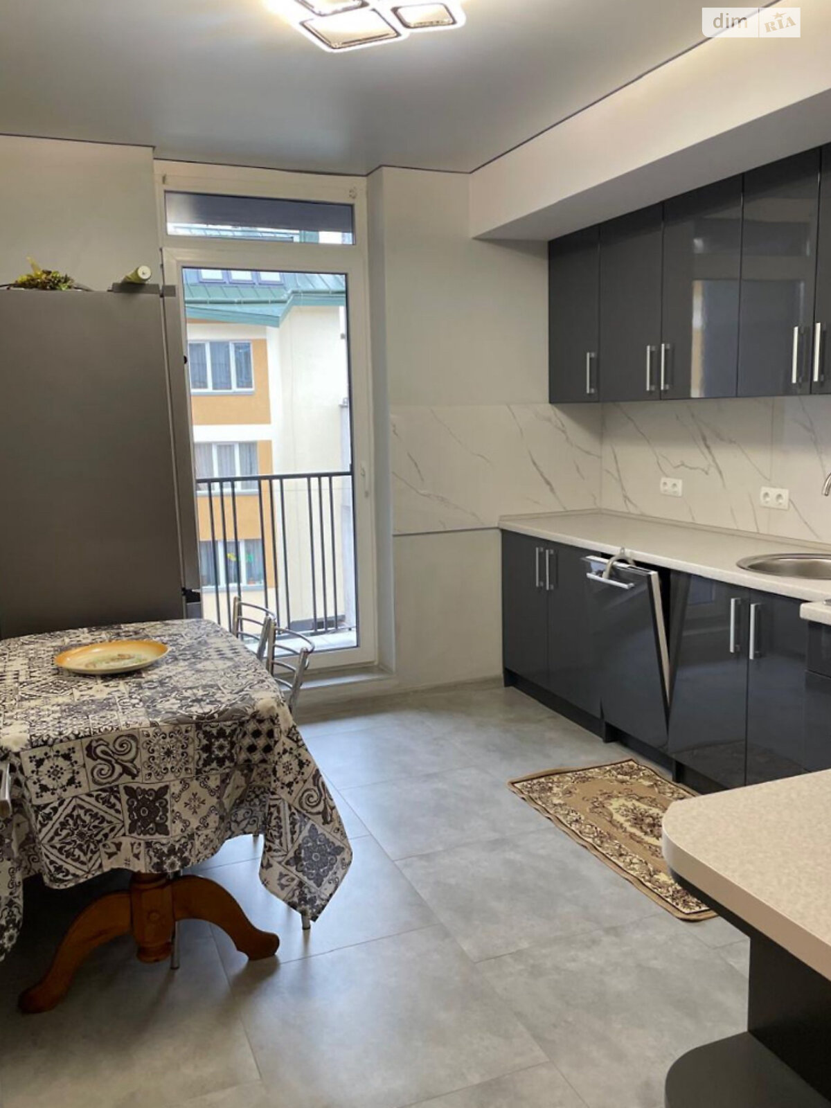 однокомнатная квартира в Львове, район Привокзальная, на ул. Михновских Братьев в аренду на долгий срок помесячно фото 1 однокомнатная квартира в Львове, район Привокзальная, на ул. Михновских Братьев в аренду на долгий срок помесячно фото 1