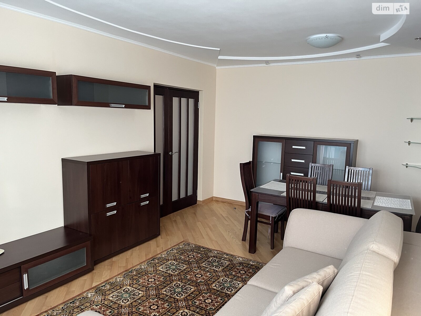 четырехкомнатная квартира в Львове, район Санта Барбара, на ул. Михаила Горыня 25 в аренду на долгий срок помесячно фото 1 четырехкомнатная квартира в Львове, район Санта Барбара, на ул. Михаила Горыня 25 в аренду на долгий срок помесячно фото 1