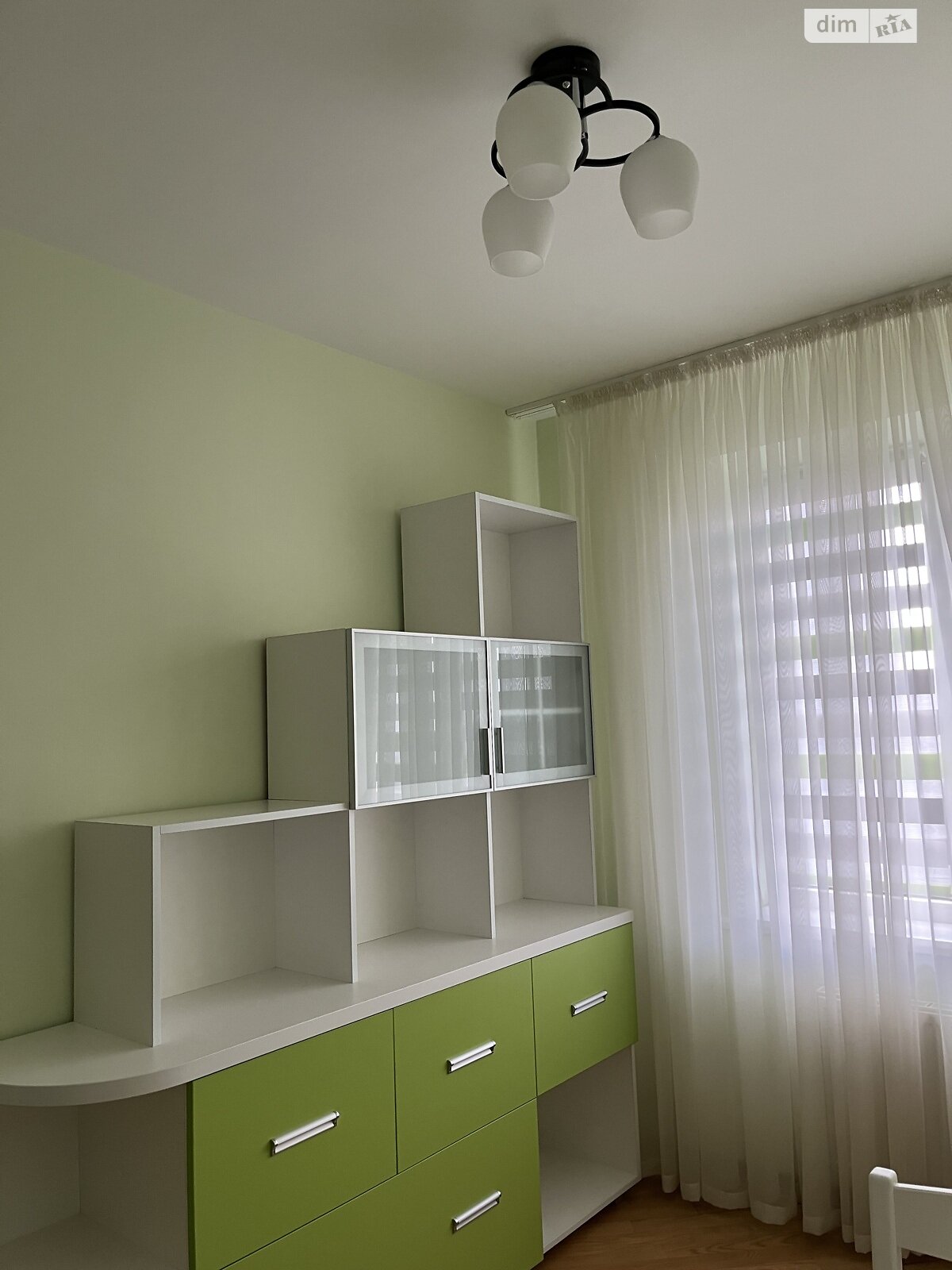 четырехкомнатная квартира в Львове, район Санта Барбара, на ул. Михаила Горыня 25 в аренду на долгий срок помесячно фото 1 четырехкомнатная квартира в Львове, район Санта Барбара, на ул. Михаила Горыня 25 в аренду на долгий срок помесячно фото 1