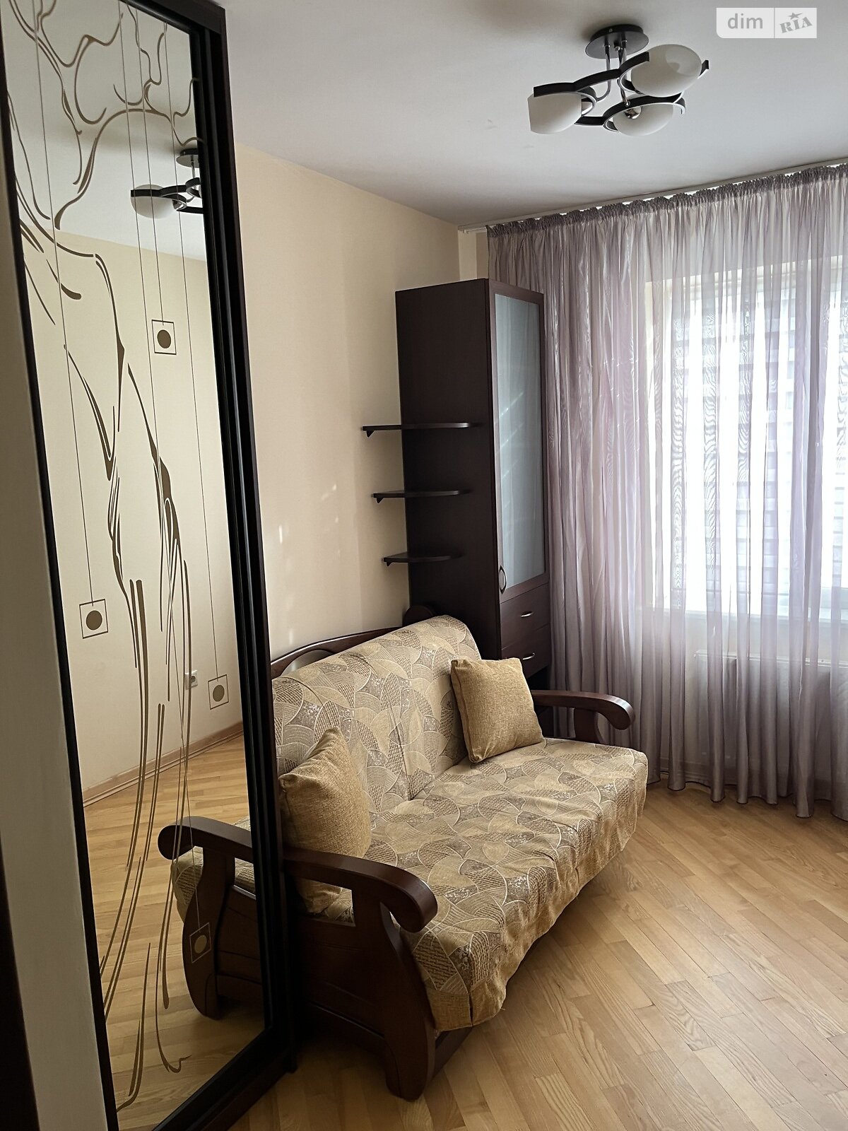 четырехкомнатная квартира в Львове, район Санта Барбара, на ул. Михаила Горыня 25 в аренду на долгий срок помесячно фото 1 четырехкомнатная квартира в Львове, район Санта Барбара, на ул. Михаила Горыня 25 в аренду на долгий срок помесячно фото 1