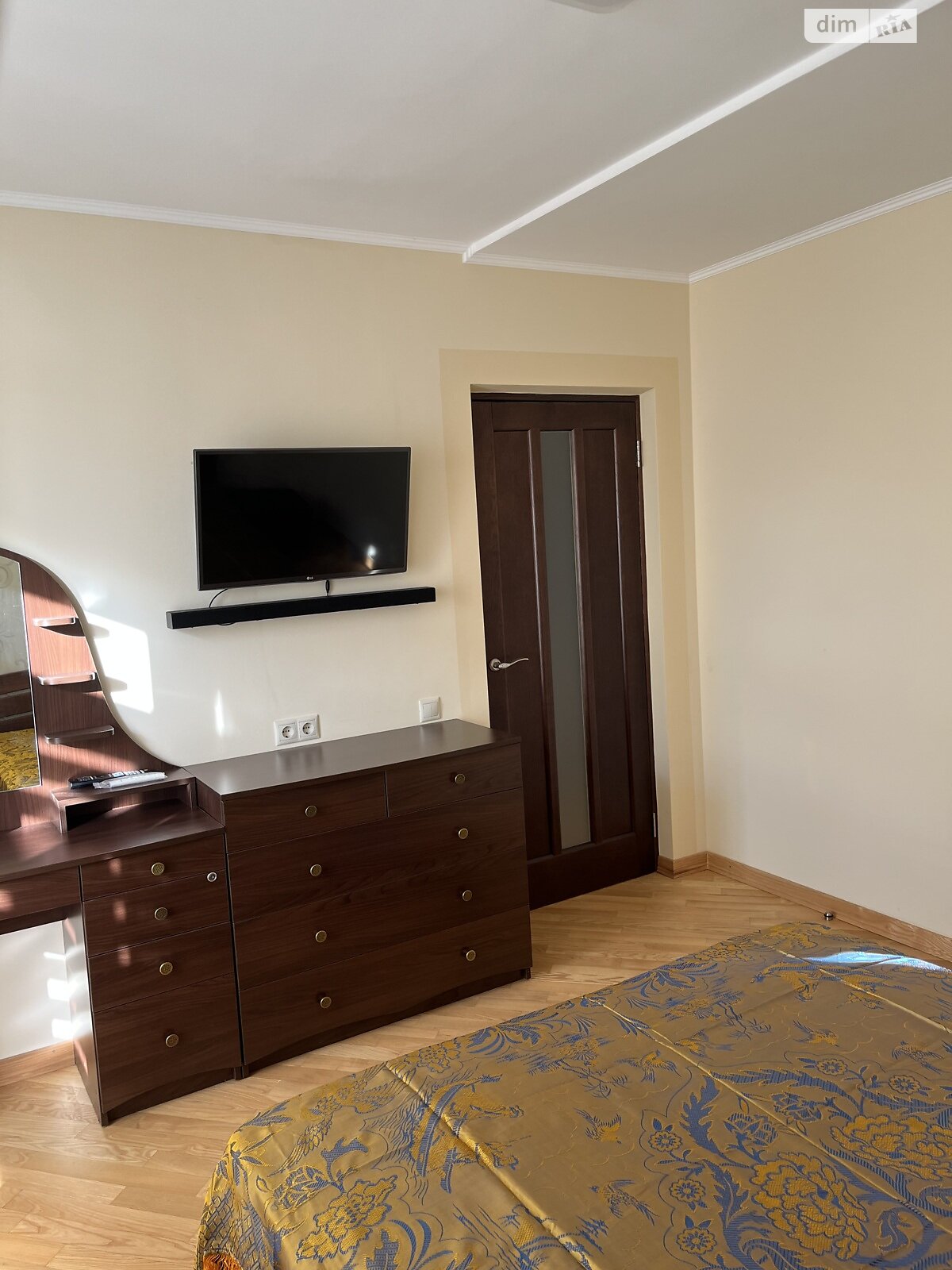 четырехкомнатная квартира в Львове, район Санта Барбара, на ул. Михаила Горыня 25 в аренду на долгий срок помесячно фото 1 четырехкомнатная квартира в Львове, район Санта Барбара, на ул. Михаила Горыня 25 в аренду на долгий срок помесячно фото 1