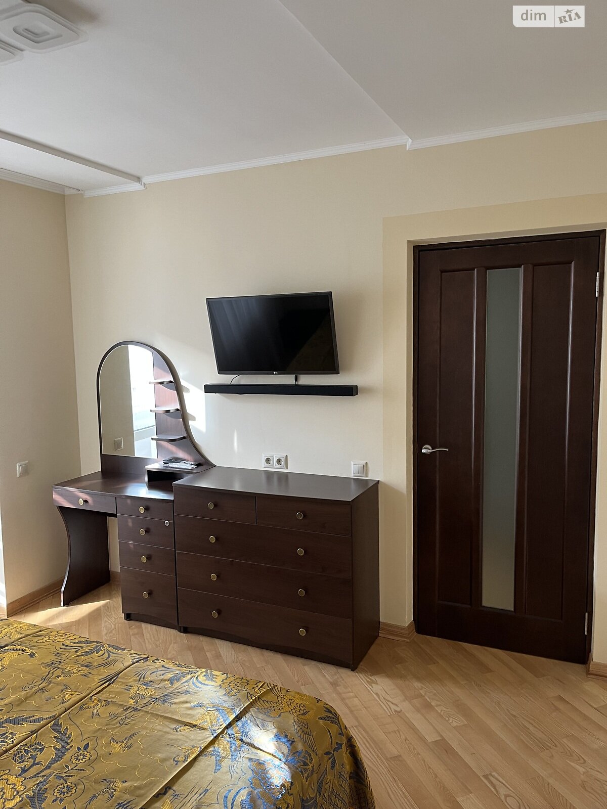 четырехкомнатная квартира в Львове, район Санта Барбара, на ул. Михаила Горыня 25 в аренду на долгий срок помесячно фото 1 четырехкомнатная квартира в Львове, район Санта Барбара, на ул. Михаила Горыня 25 в аренду на долгий срок помесячно фото 1