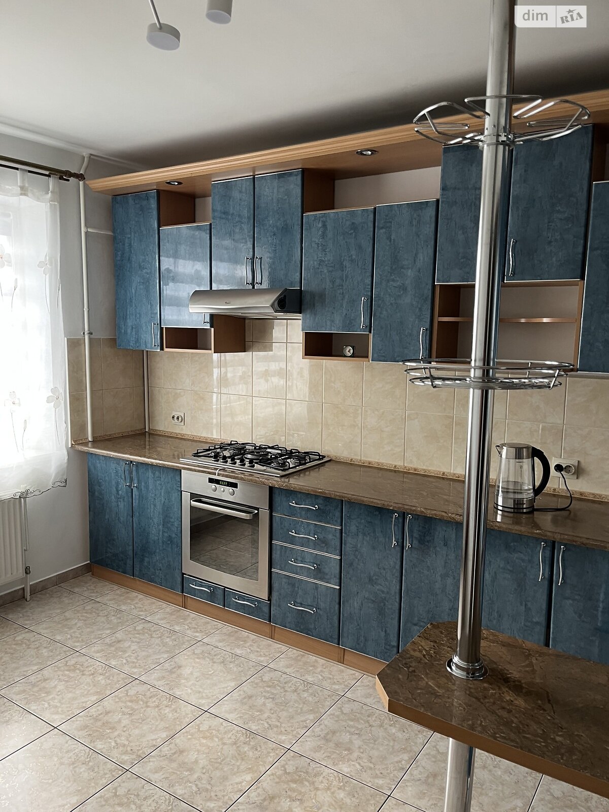 четырехкомнатная квартира в Львове, район Санта Барбара, на ул. Михаила Горыня 25 в аренду на долгий срок помесячно фото 1 четырехкомнатная квартира в Львове, район Санта Барбара, на ул. Михаила Горыня 25 в аренду на долгий срок помесячно фото 1