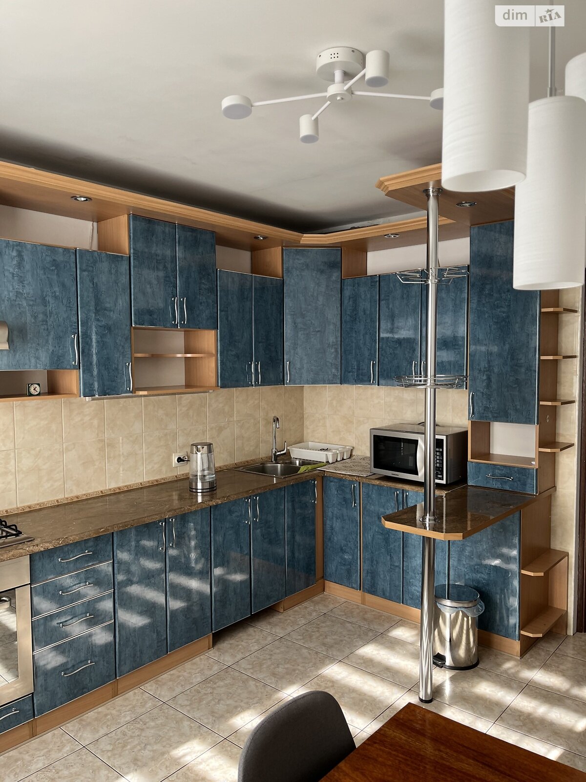 четырехкомнатная квартира в Львове, район Санта Барбара, на ул. Михаила Горыня 25 в аренду на долгий срок помесячно фото 1 четырехкомнатная квартира в Львове, район Санта Барбара, на ул. Михаила Горыня 25 в аренду на долгий срок помесячно фото 1