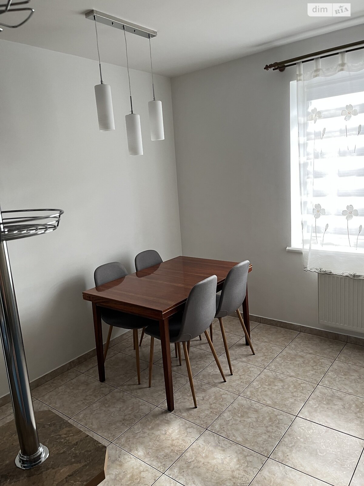 четырехкомнатная квартира в Львове, район Санта Барбара, на ул. Михаила Горыня 25 в аренду на долгий срок помесячно фото 1 четырехкомнатная квартира в Львове, район Санта Барбара, на ул. Михаила Горыня 25 в аренду на долгий срок помесячно фото 1