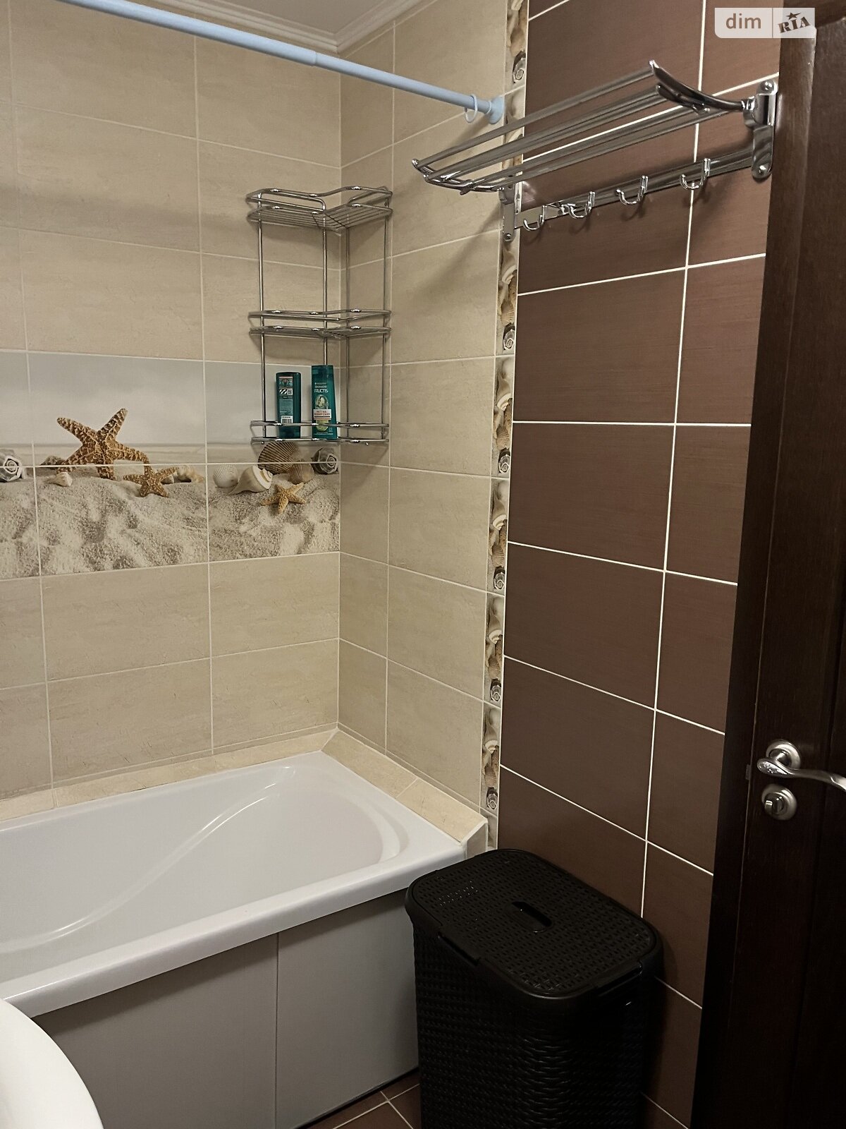 четырехкомнатная квартира в Львове, район Санта Барбара, на ул. Михаила Горыня 25 в аренду на долгий срок помесячно фото 1 четырехкомнатная квартира в Львове, район Санта Барбара, на ул. Михаила Горыня 25 в аренду на долгий срок помесячно фото 1