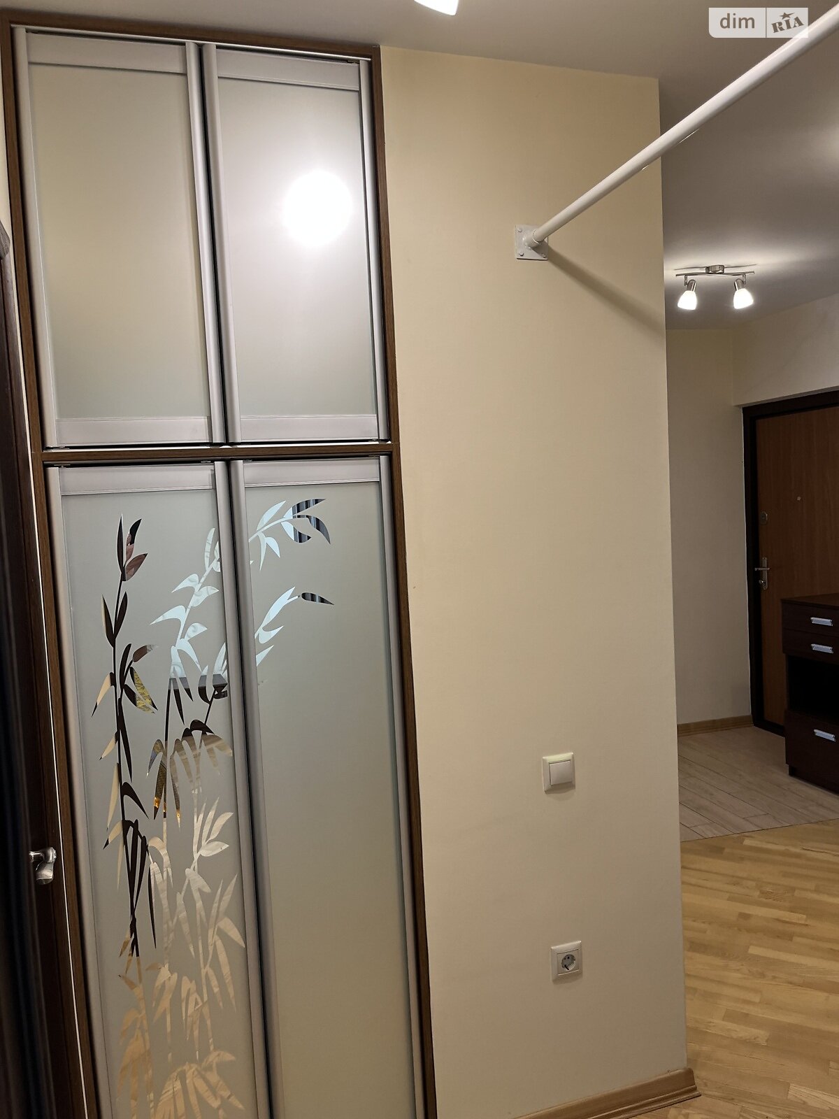 четырехкомнатная квартира в Львове, район Санта Барбара, на ул. Михаила Горыня 25 в аренду на долгий срок помесячно фото 1 четырехкомнатная квартира в Львове, район Санта Барбара, на ул. Михаила Горыня 25 в аренду на долгий срок помесячно фото 1