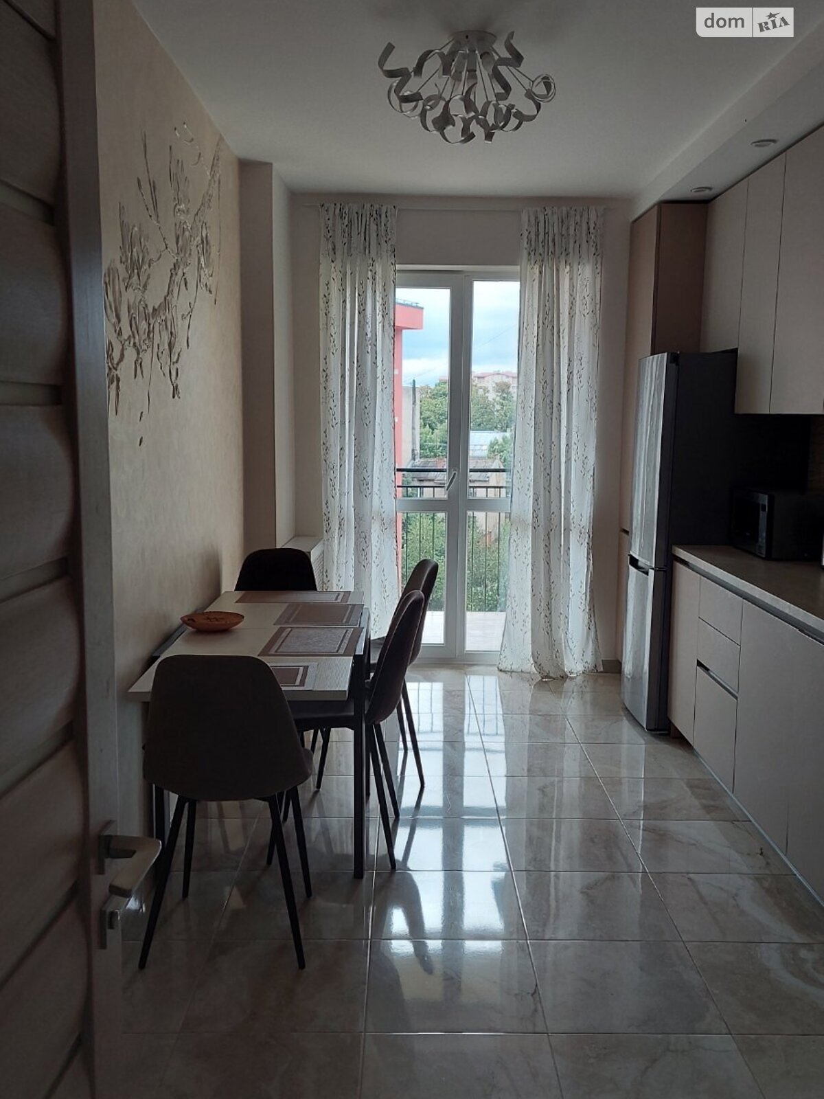 трикімнатна квартира з меблями в Львові, район Шевченківський, на вул. Шевченка Тараса в довготривалу оренду помісячно фото 1 трикімнатна квартира з меблями в Львові, район Шевченківський, на вул. Шевченка Тараса в довготривалу оренду помісячно фото 1