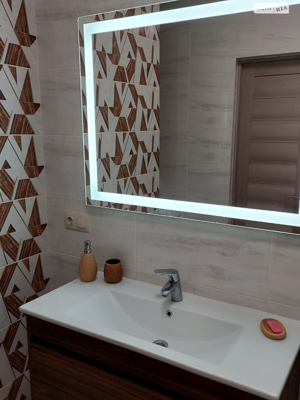 трикімнатна квартира з меблями в Львові, район Шевченківський, на вул. Шевченка Тараса в довготривалу оренду помісячно фото 1 трикімнатна квартира з меблями в Львові, район Шевченківський, на вул. Шевченка Тараса в довготривалу оренду помісячно фото 1