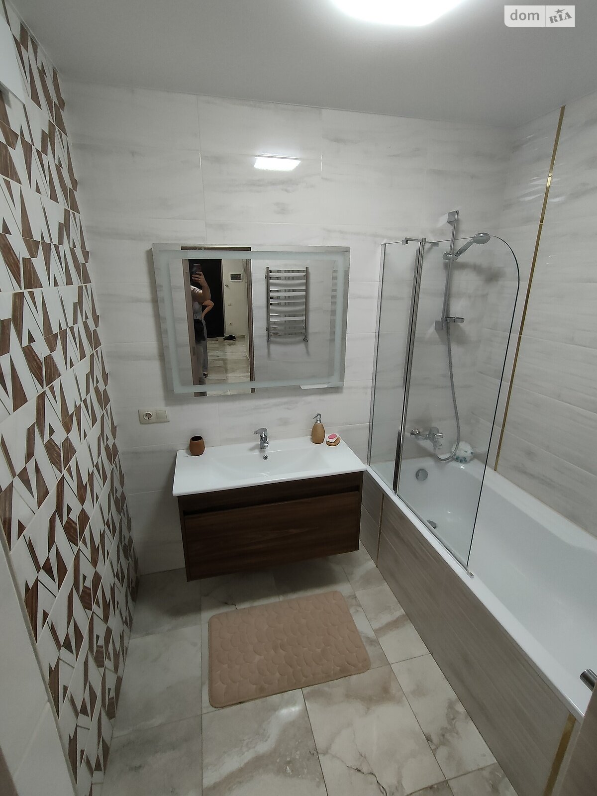 трикімнатна квартира з меблями в Львові, район Шевченківський, на вул. Шевченка Тараса в довготривалу оренду помісячно фото 1 трикімнатна квартира з меблями в Львові, район Шевченківський, на вул. Шевченка Тараса в довготривалу оренду помісячно фото 1