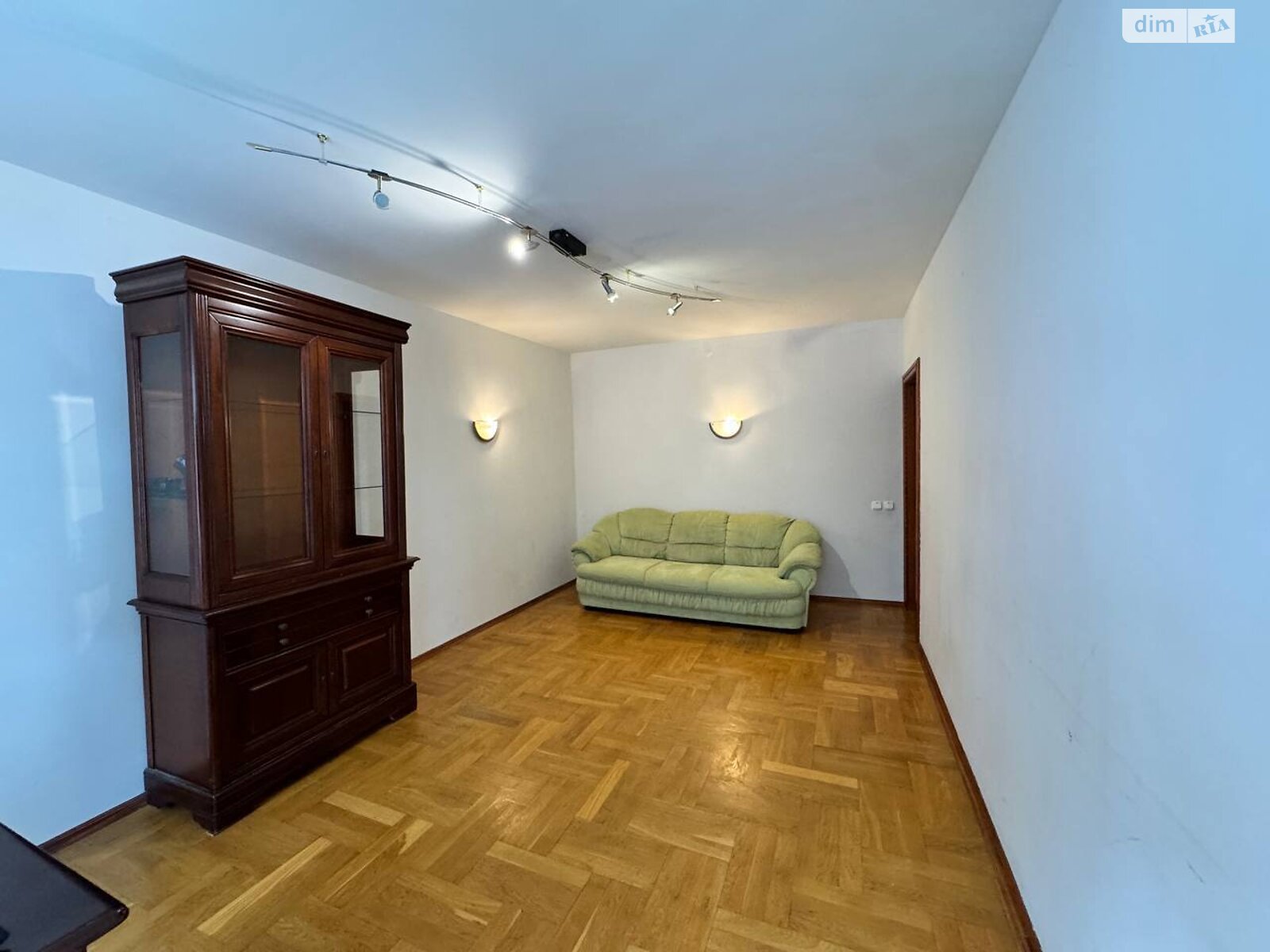 трехкомнатная квартира в Львове, район Шевченковский, на ул. Миколайчука 1А в аренду на долгий срок помесячно фото 1